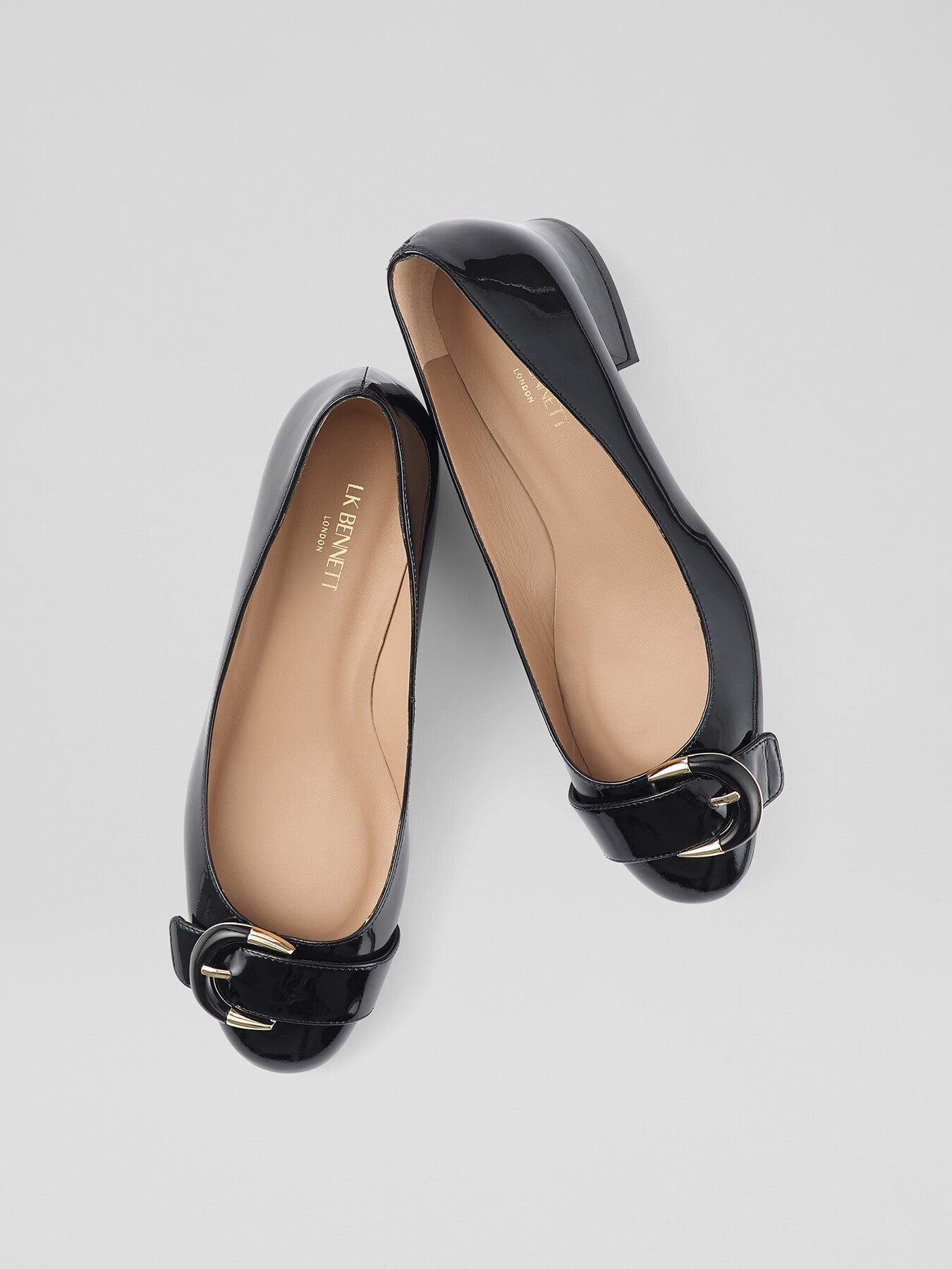 Cici Casual Resin Buckle Court