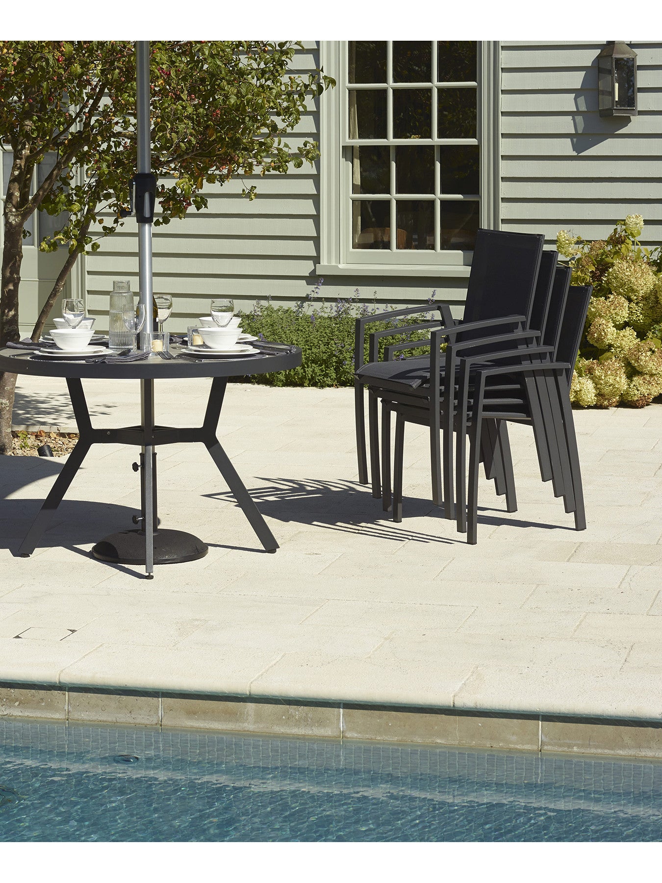Seville Round 4 Seat Dining Table with Parasol an