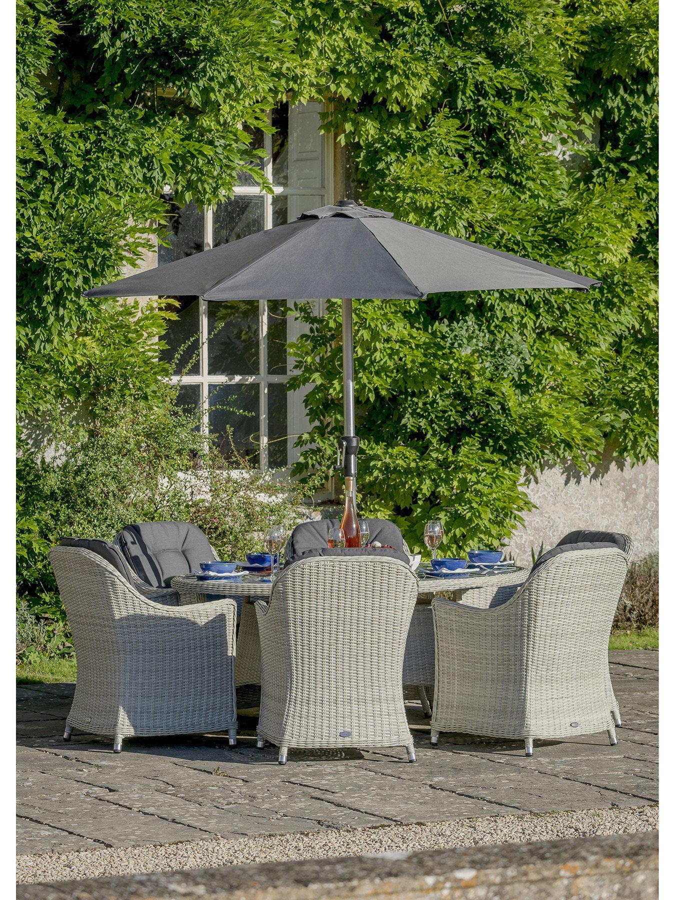 Monterey Elliptical 6 Seat Table Set with Parasol