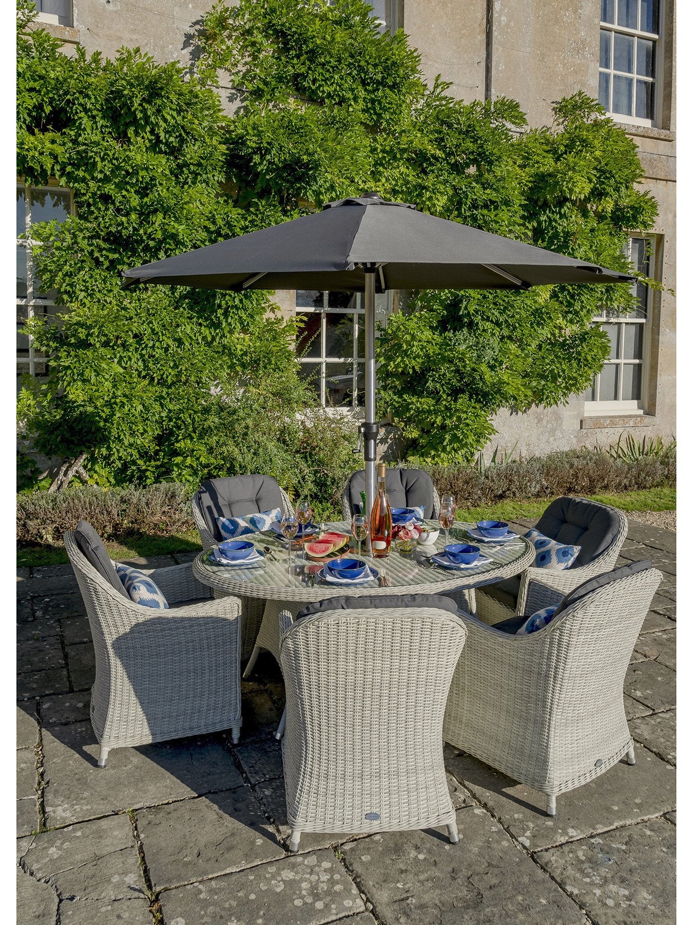 Monterey Elliptical 6 Seat Table Set with Parasol