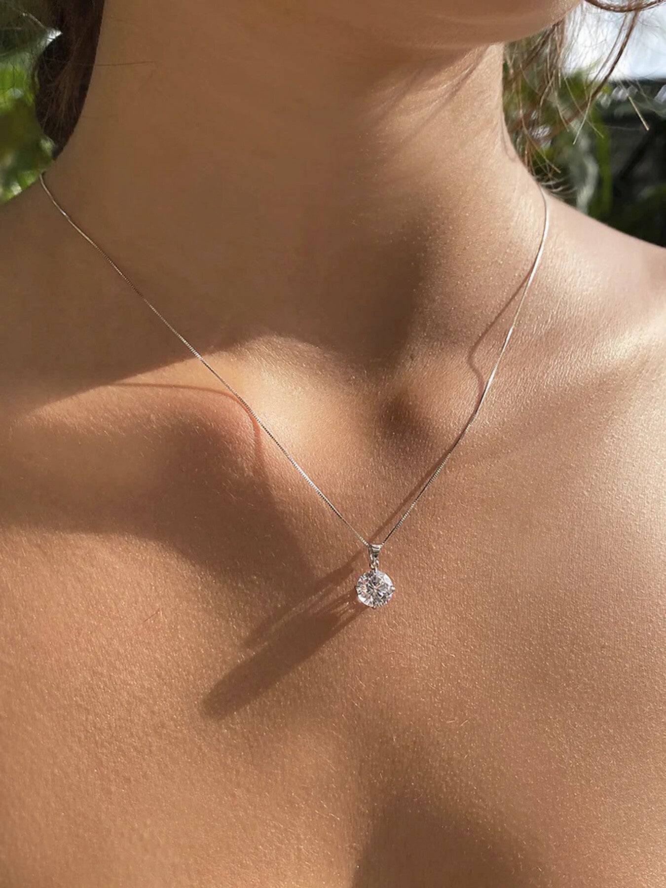 Brilliant Prongs Pendant Necklace