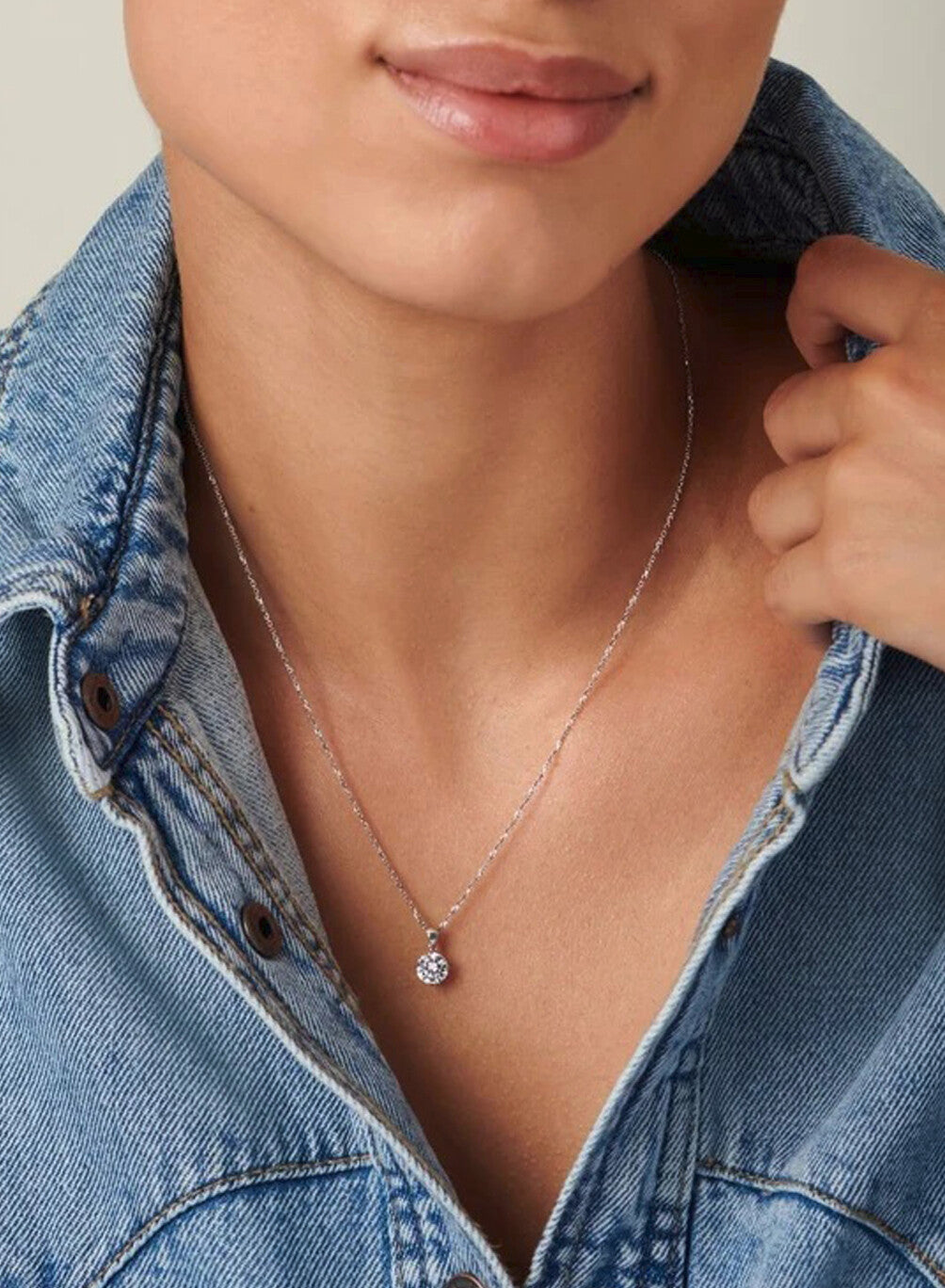Hazel Four Prong Round Pendant Necklace