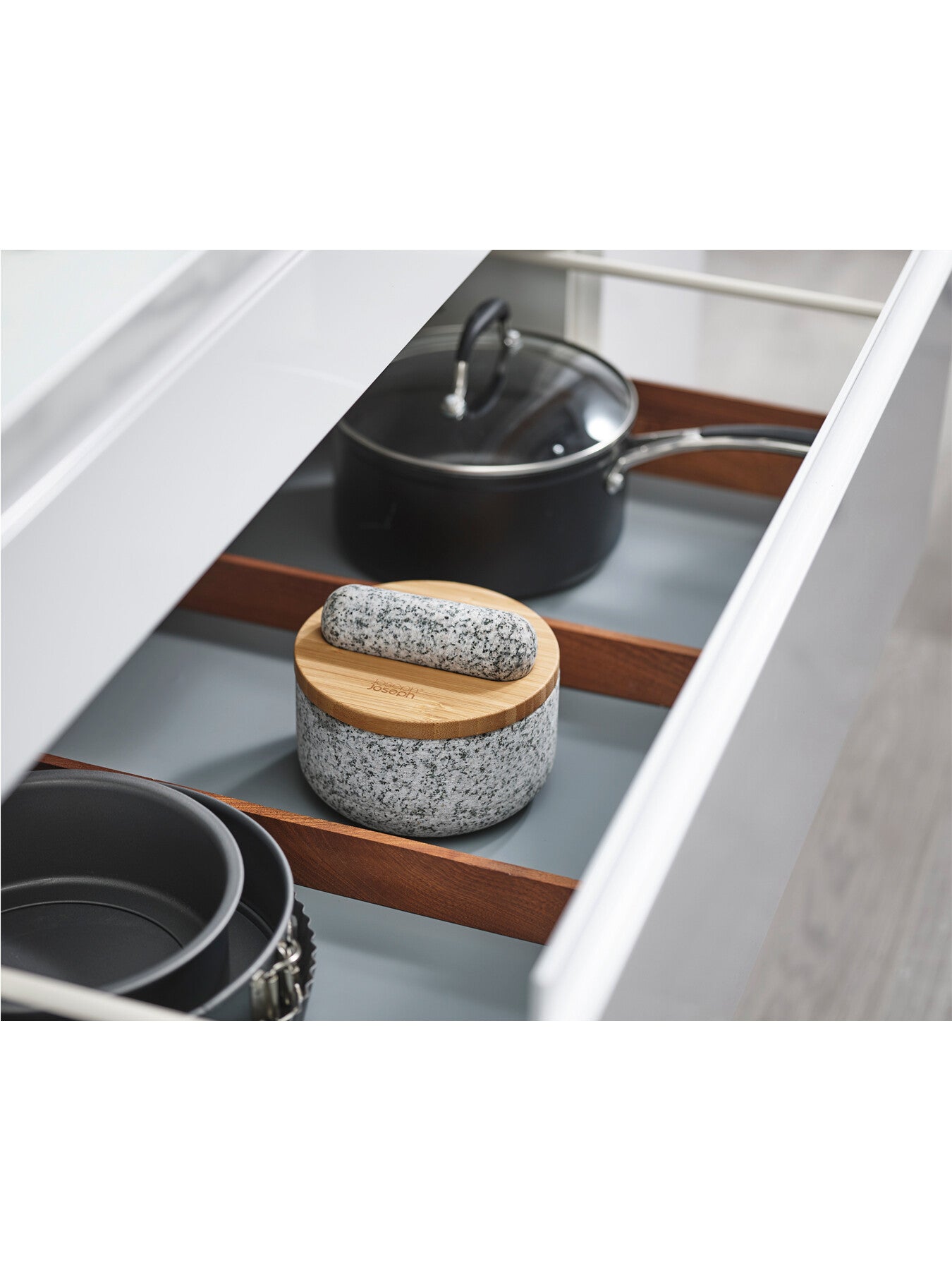 Dash Pestle Mortar with Bamboo Lid