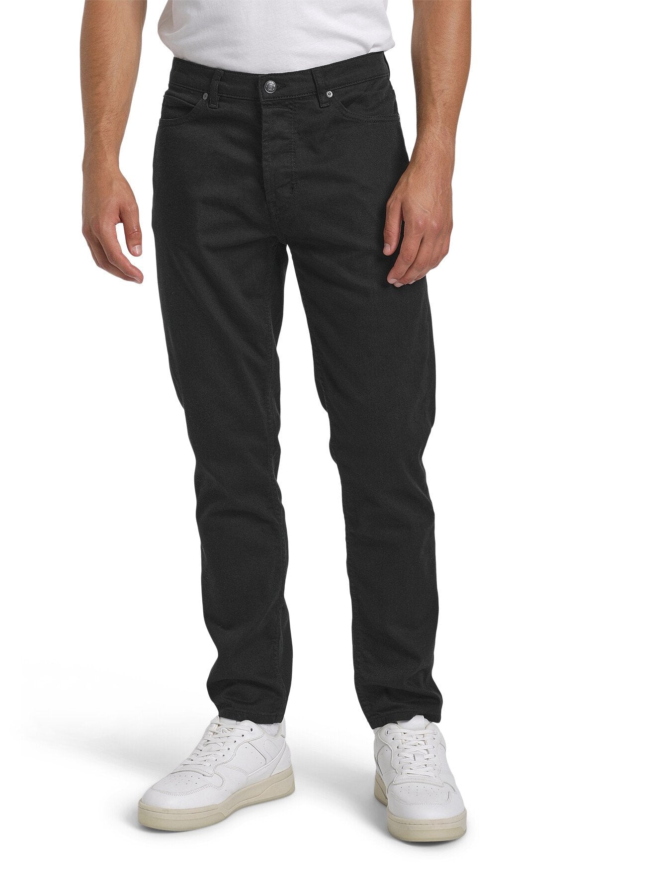 634 Tapered Jeans
