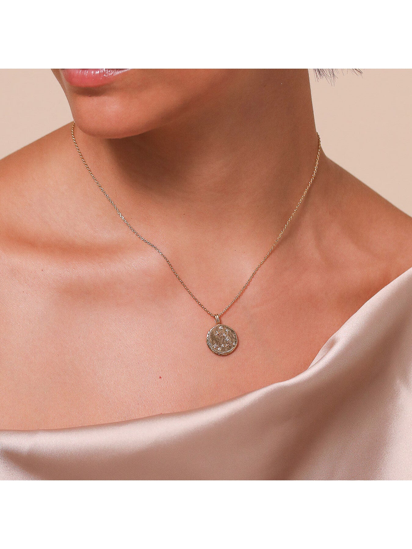 Pisces Zodiac Pendant Necklace in Gold