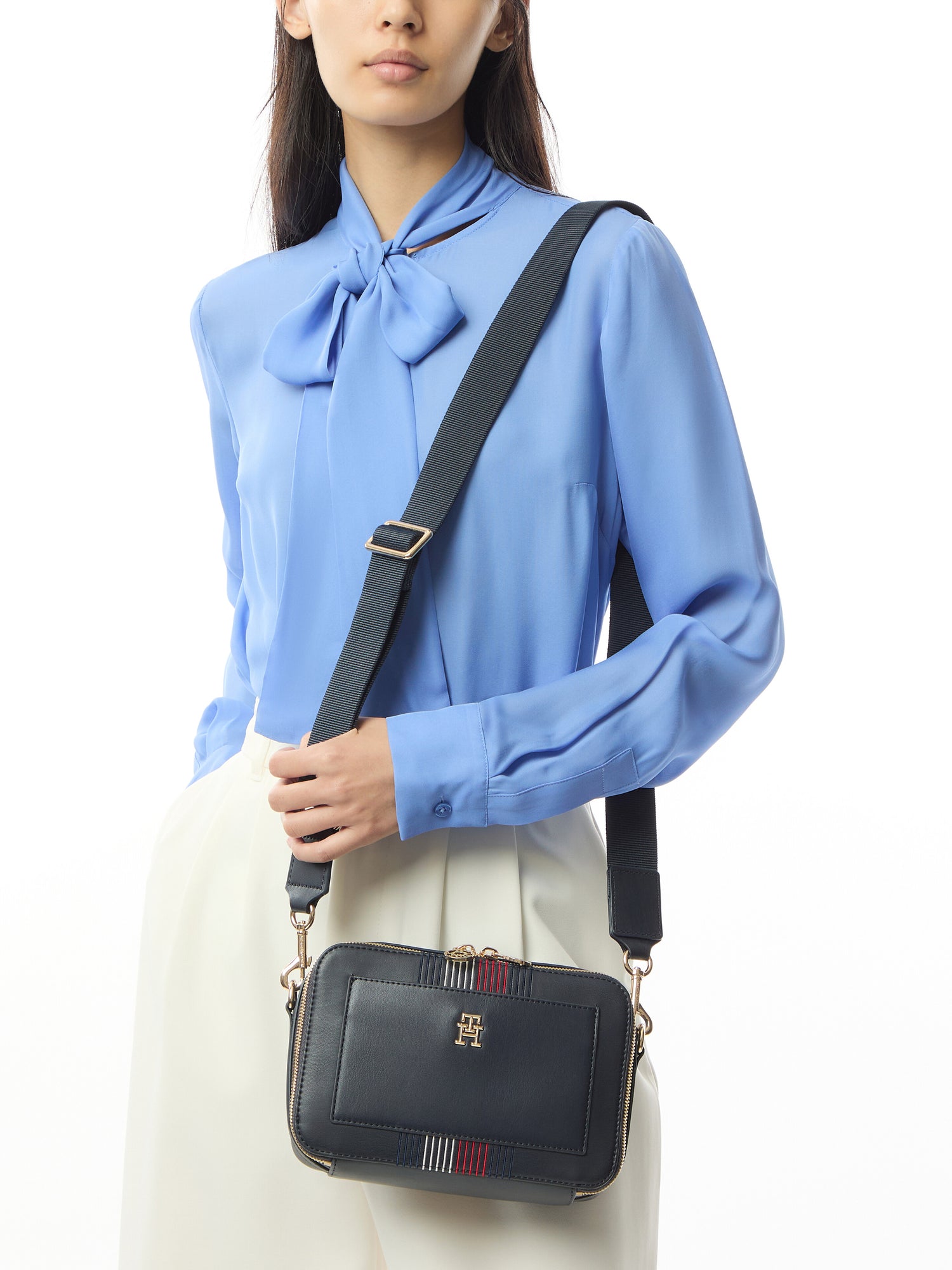 TH Distinct Camera Bag Corp