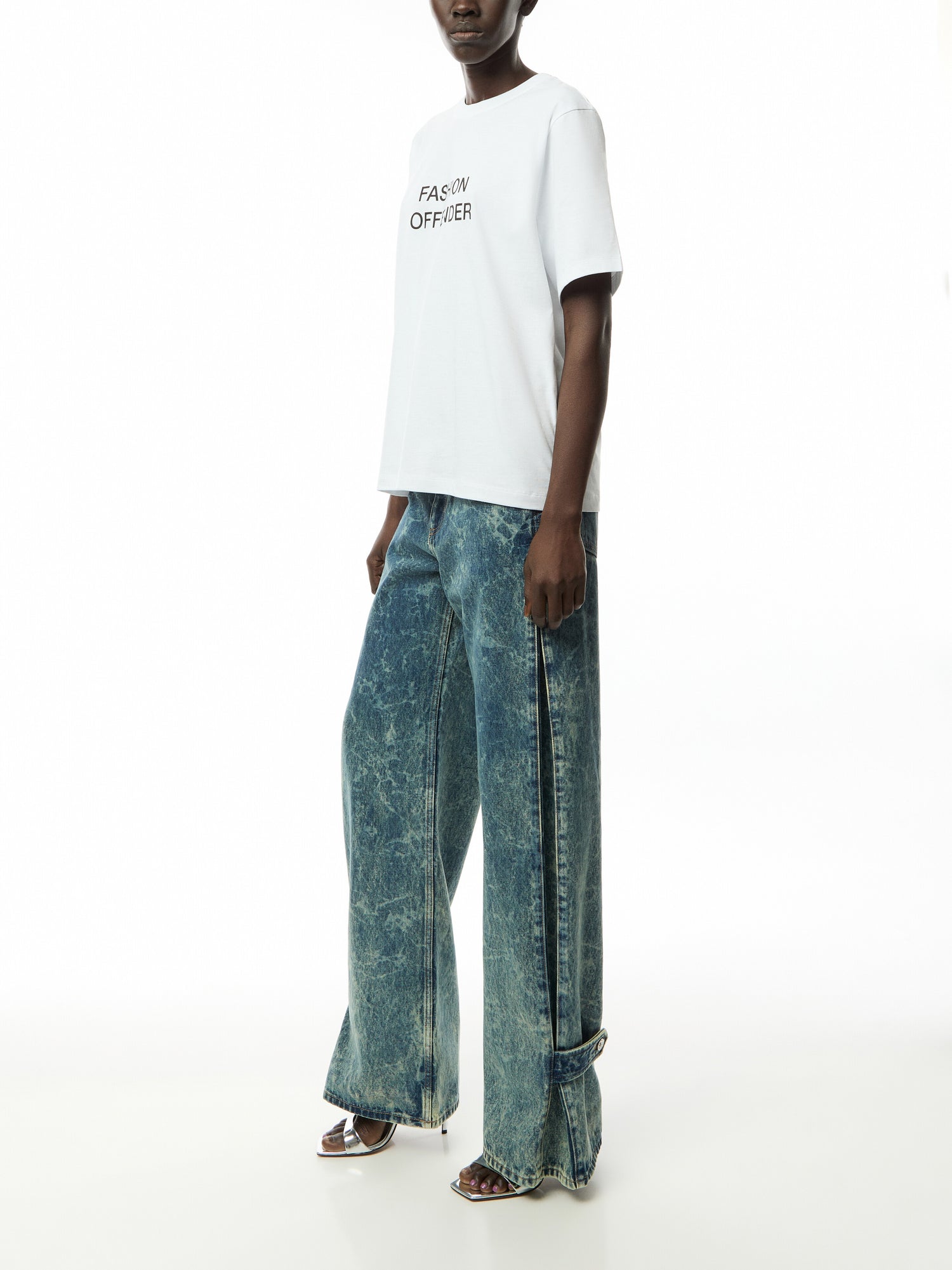 Wide-leg Jeans in Washed Denim
