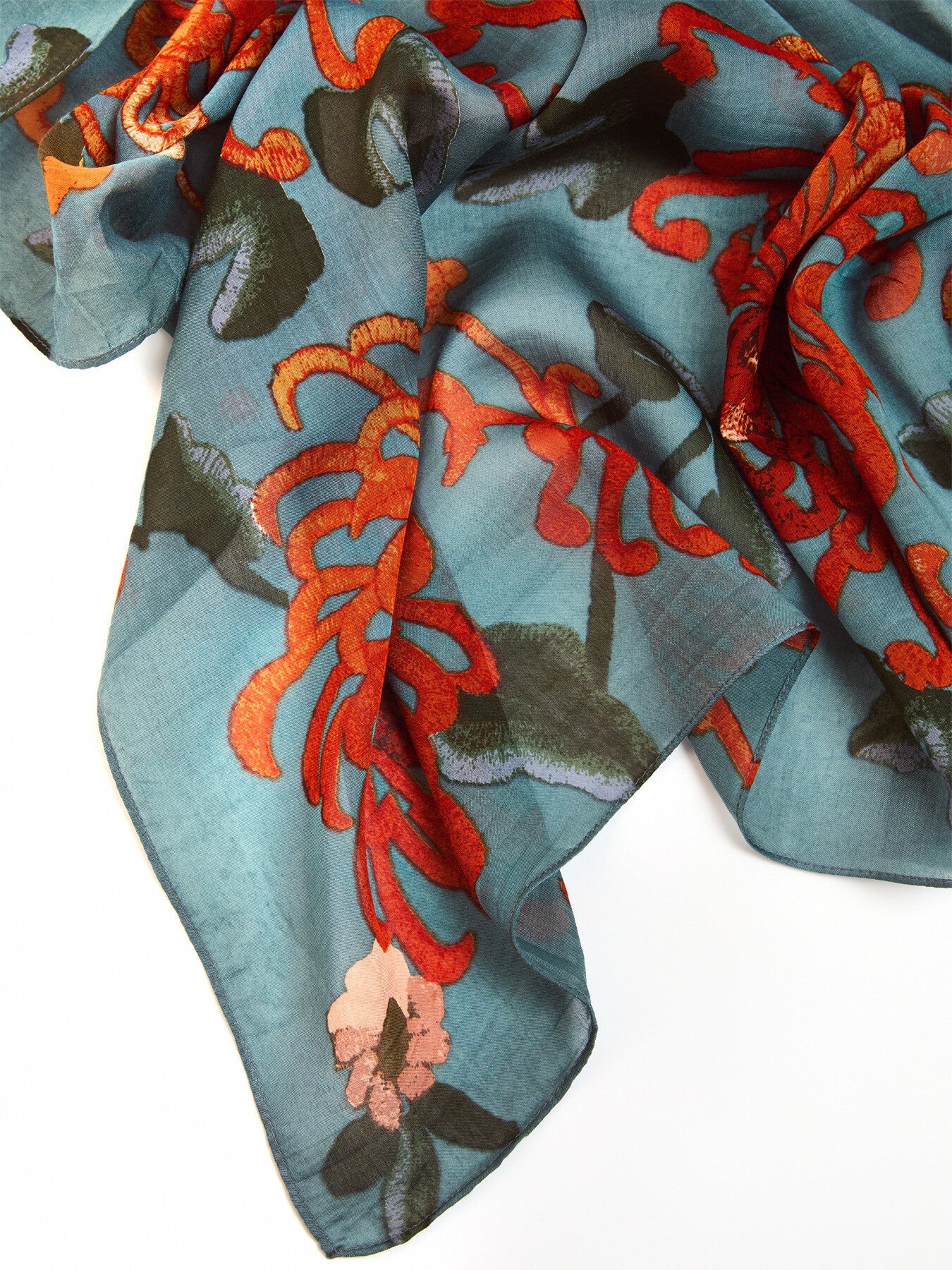 Chrysanthemum Grey Scarf