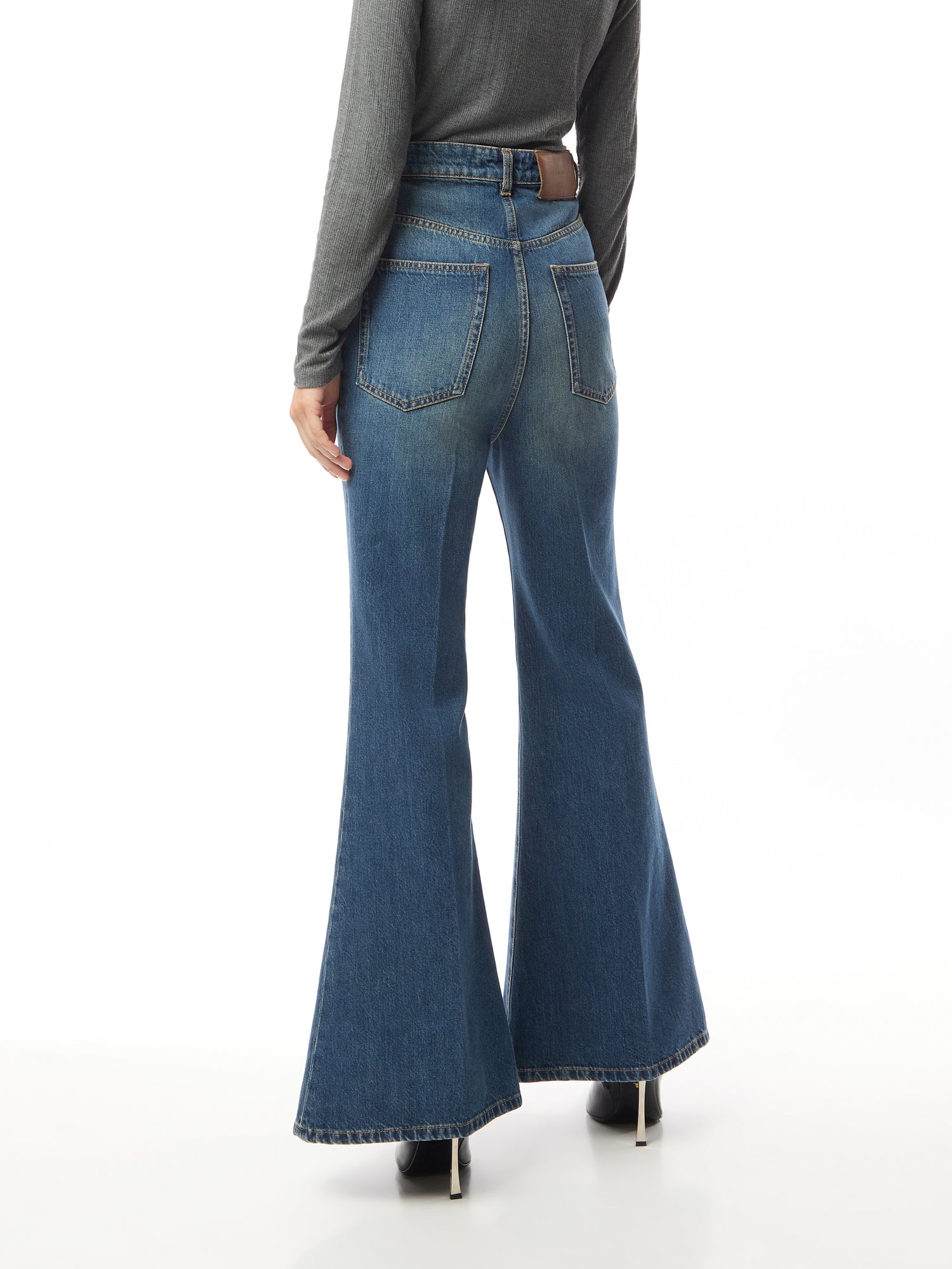 Wide Leg Kick Jeans