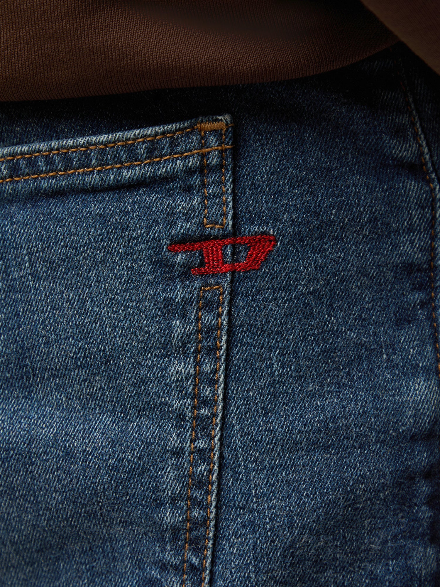 2019 D-Strukt Slim Fit Jeans
