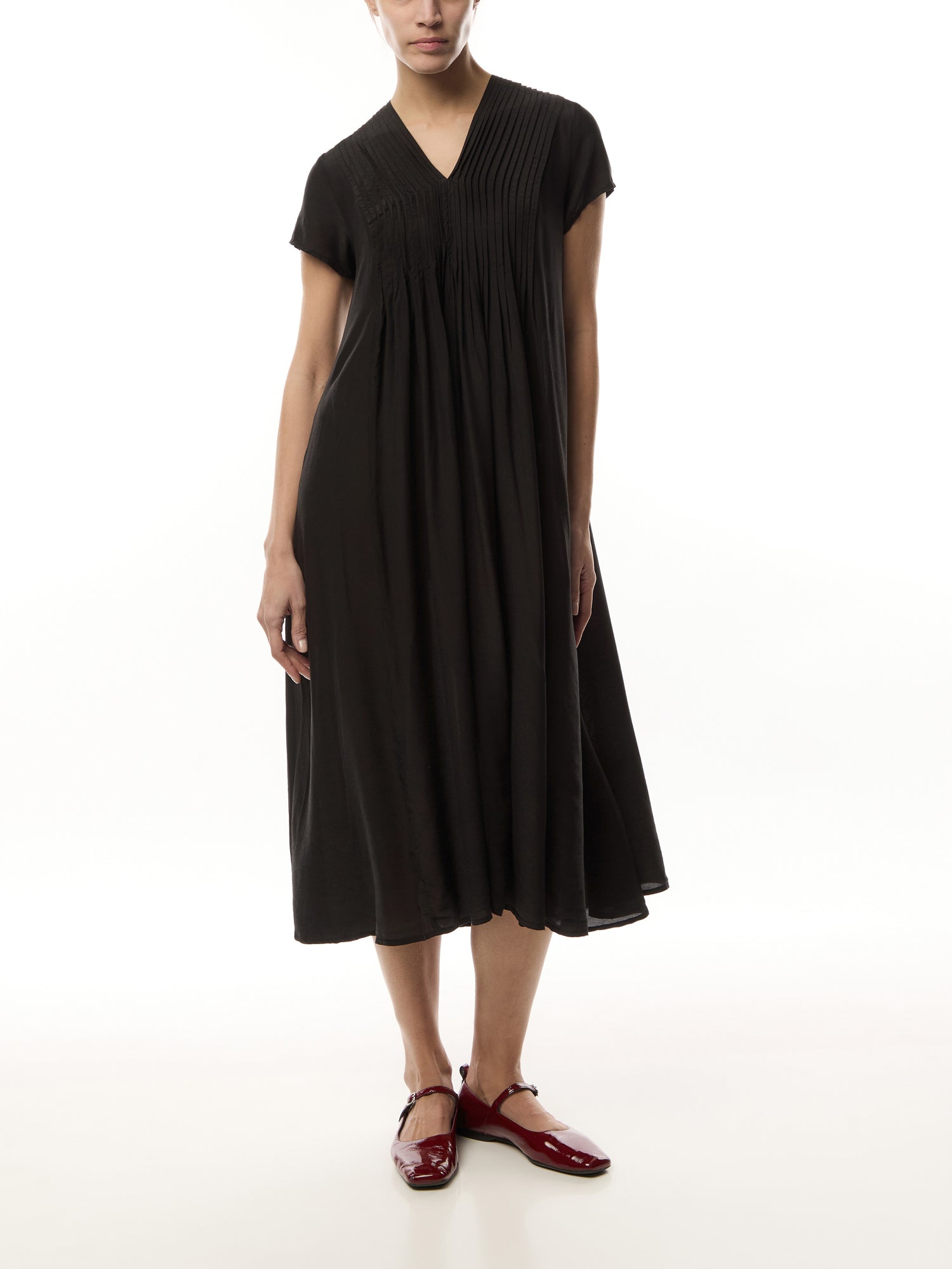 V Neck Pleat Detail Short Sleeve Midi Dress