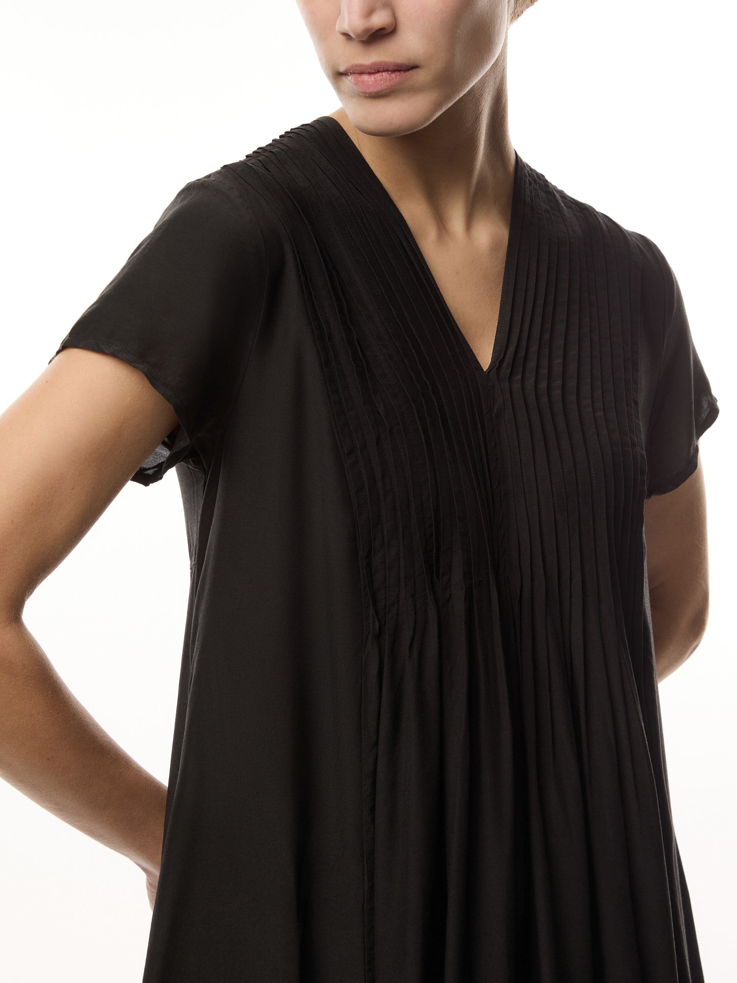 V Neck Pleat Detail Short Sleeve Midi Dress