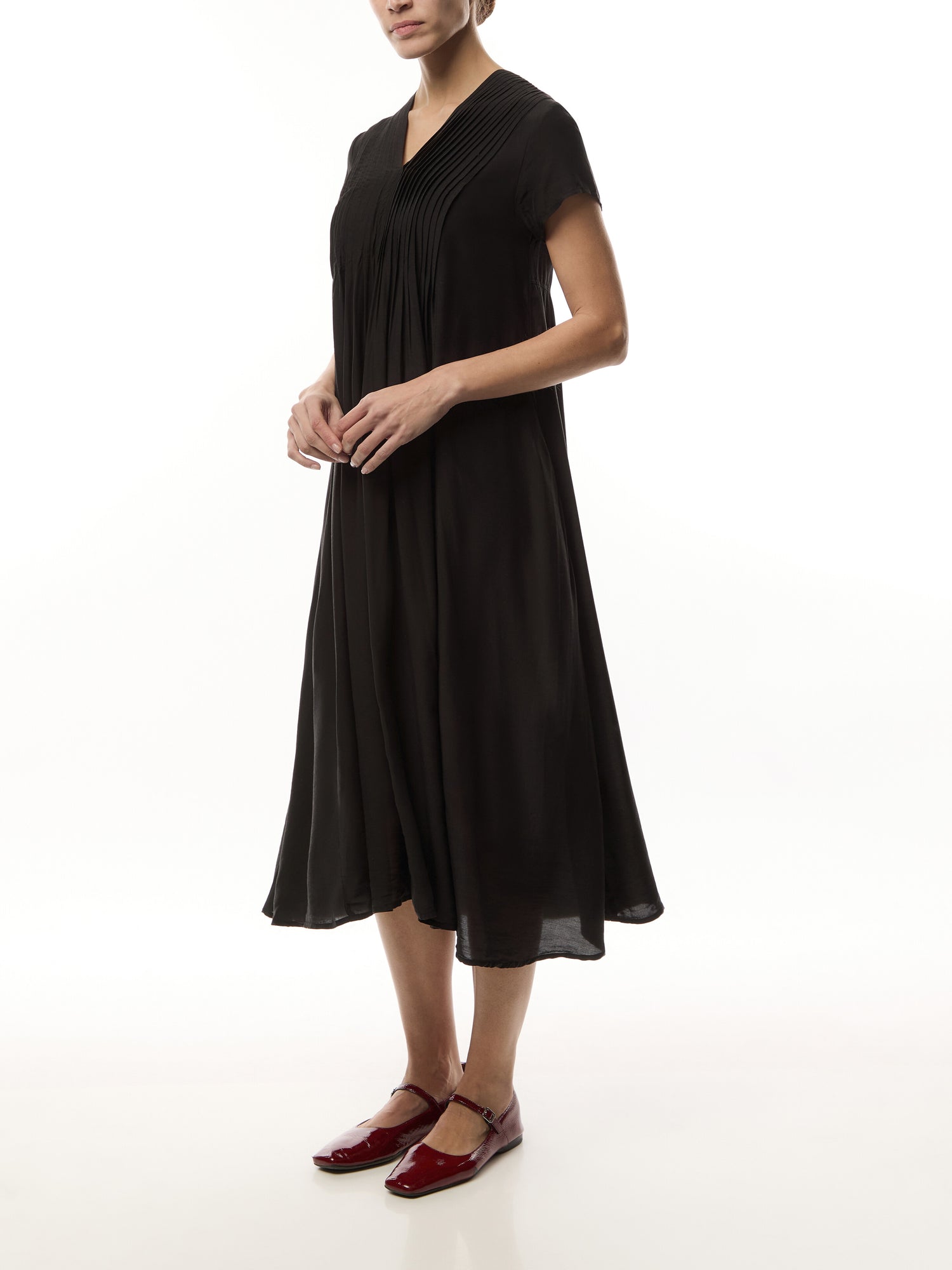 V Neck Pleat Detail Short Sleeve Midi Dress