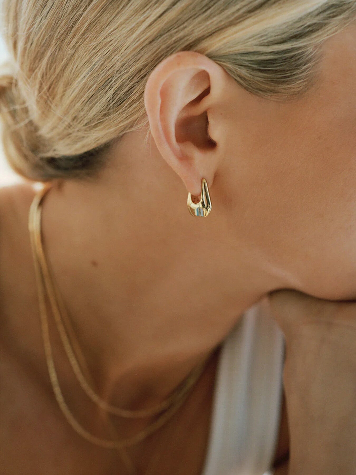 Lucy Williams Arco Small Hoop Earrings