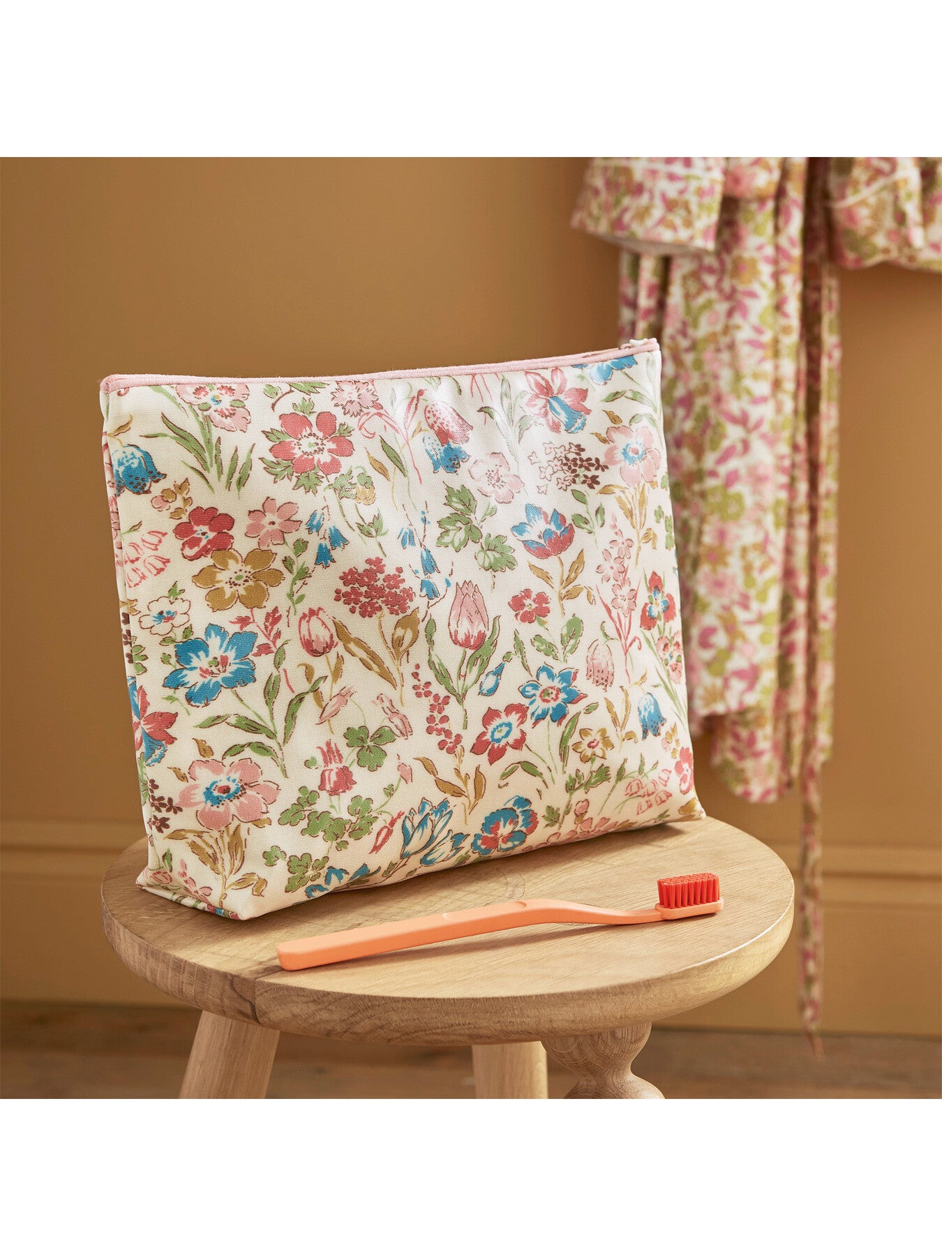 Meadowsweet Bathroom Wash Bag Large