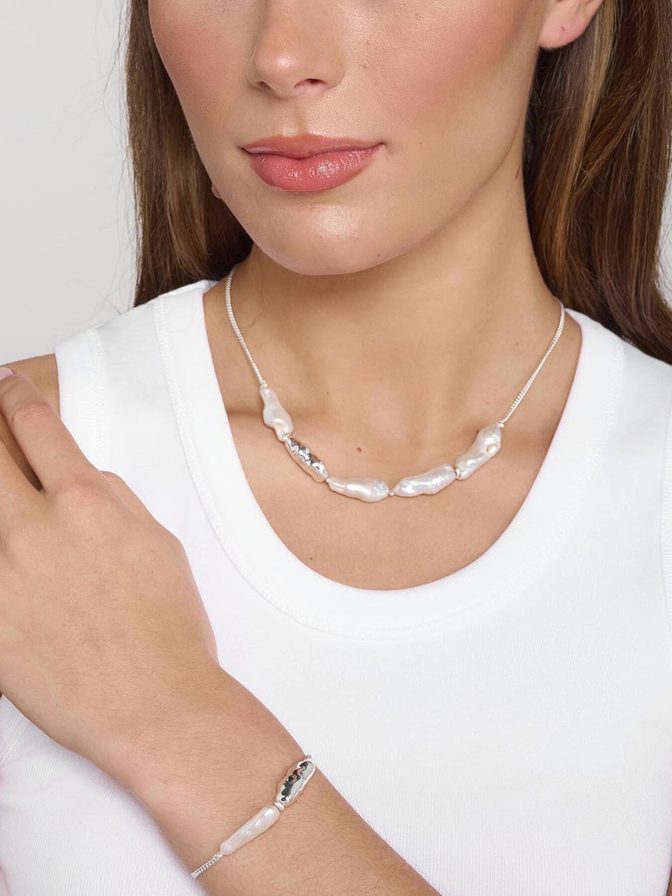Lustre Pearl and Metal Chain Necklace