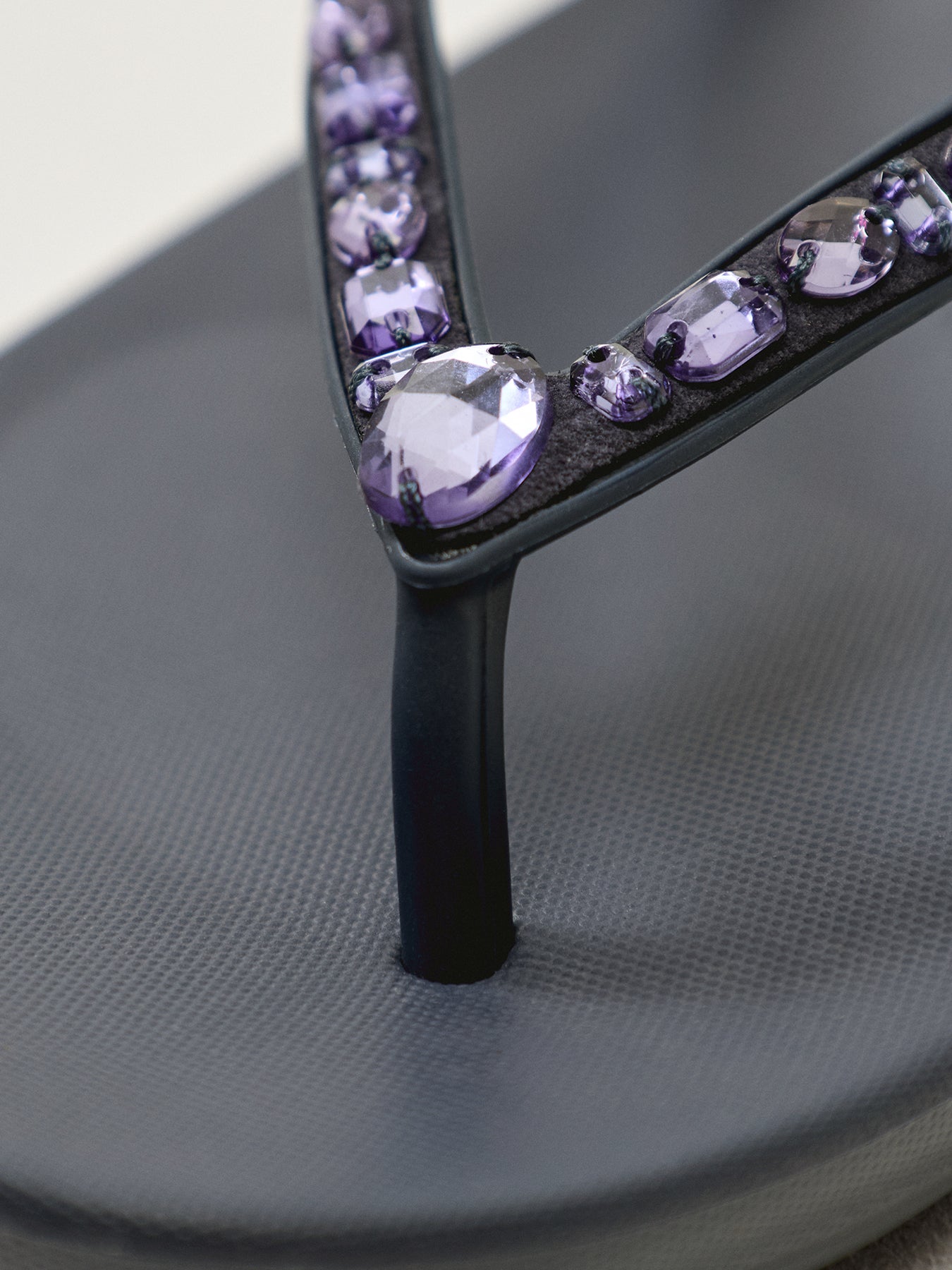 Iqushion Multi-Crystal Ergonomic Flip-Flops Midnight Navy