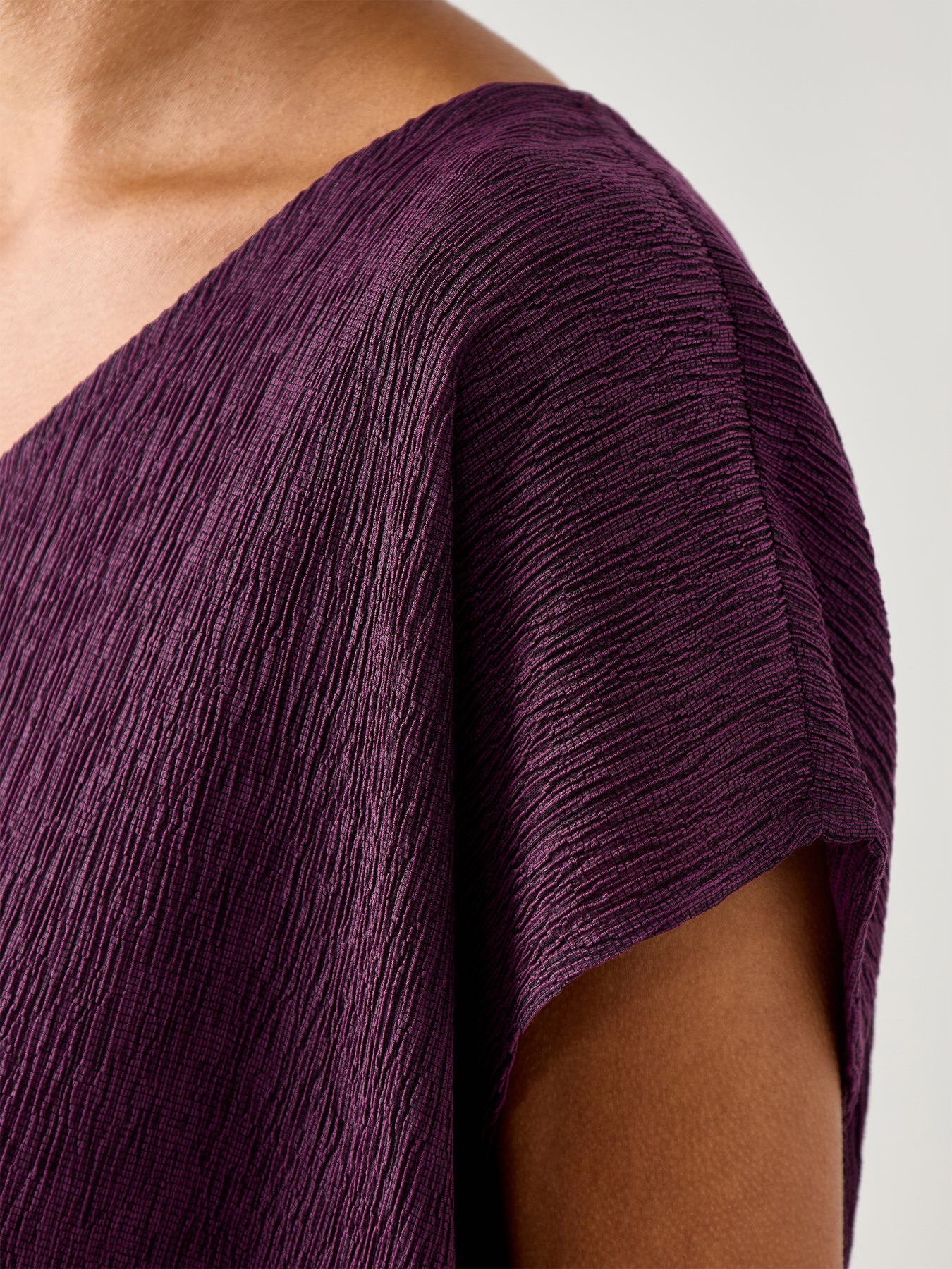 V-Neck Square Woven Plisse Top Purple