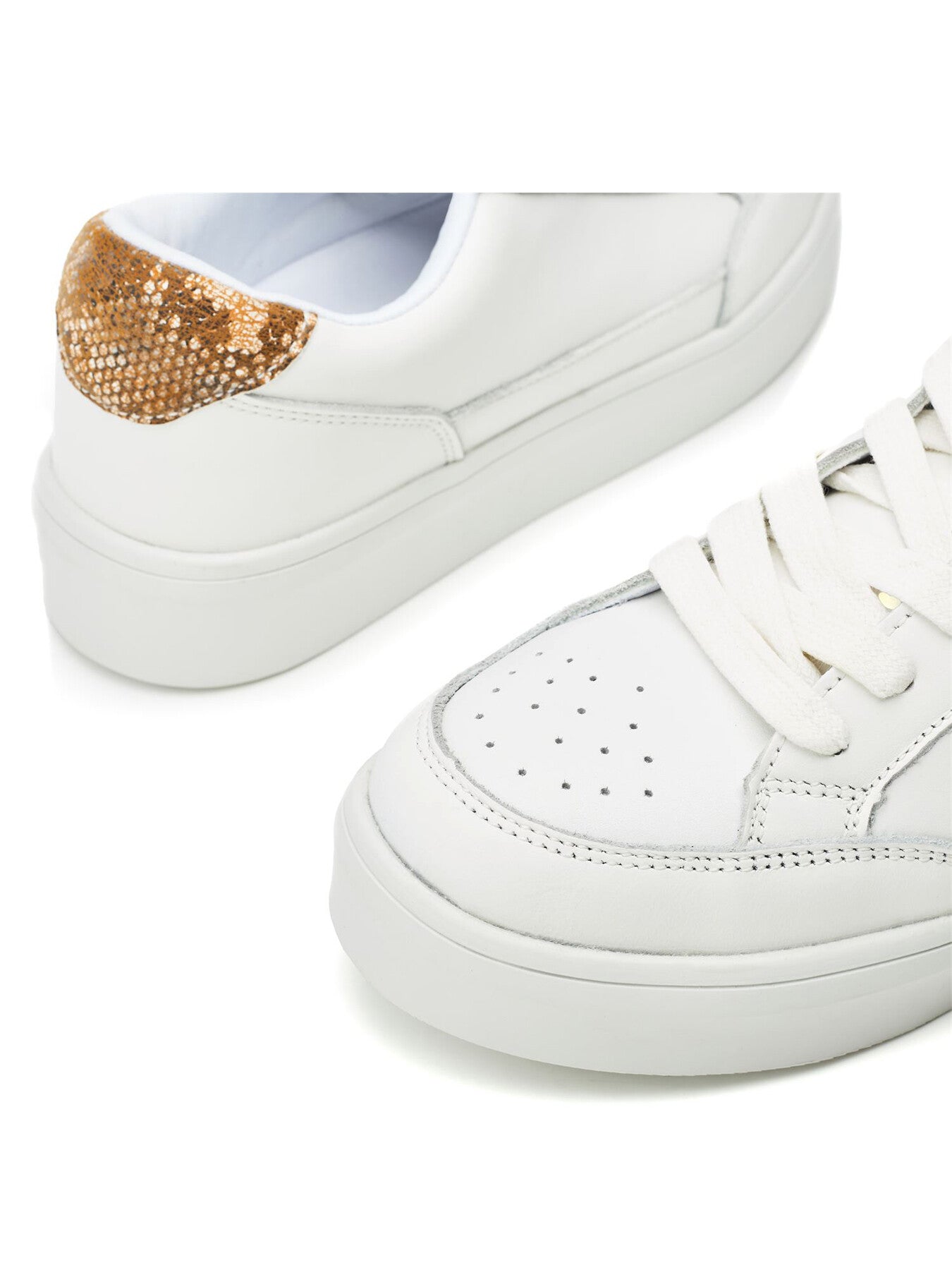 B.Jessie Leather Trainers