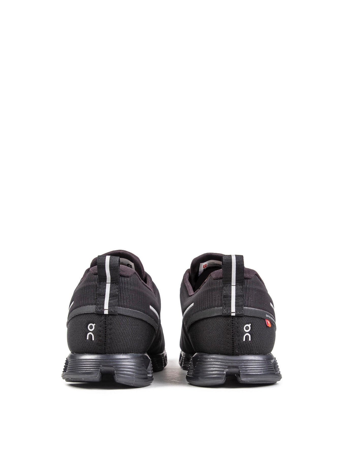 ON Cloud 5 Waterproof Trainers