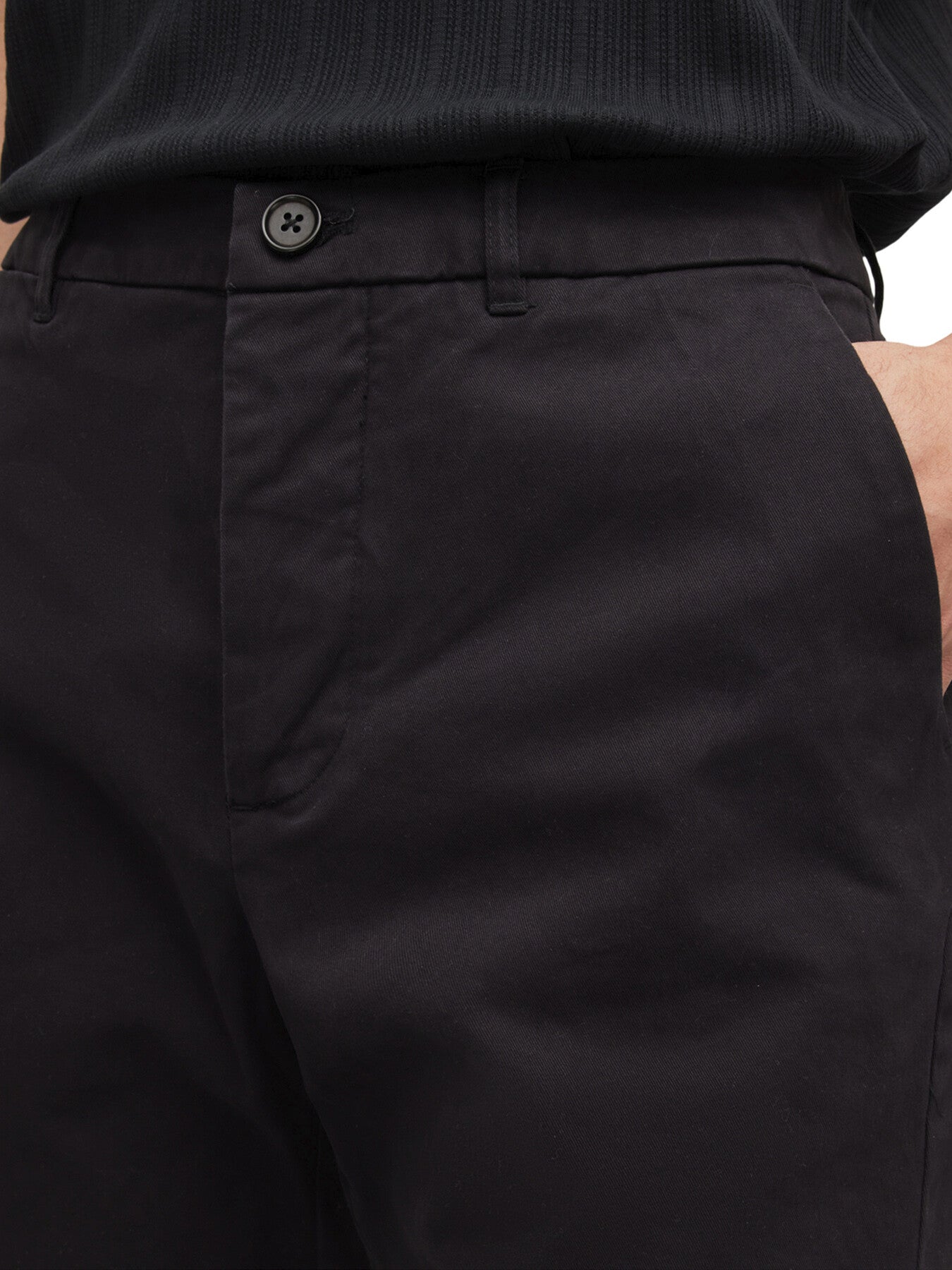 Neiva short