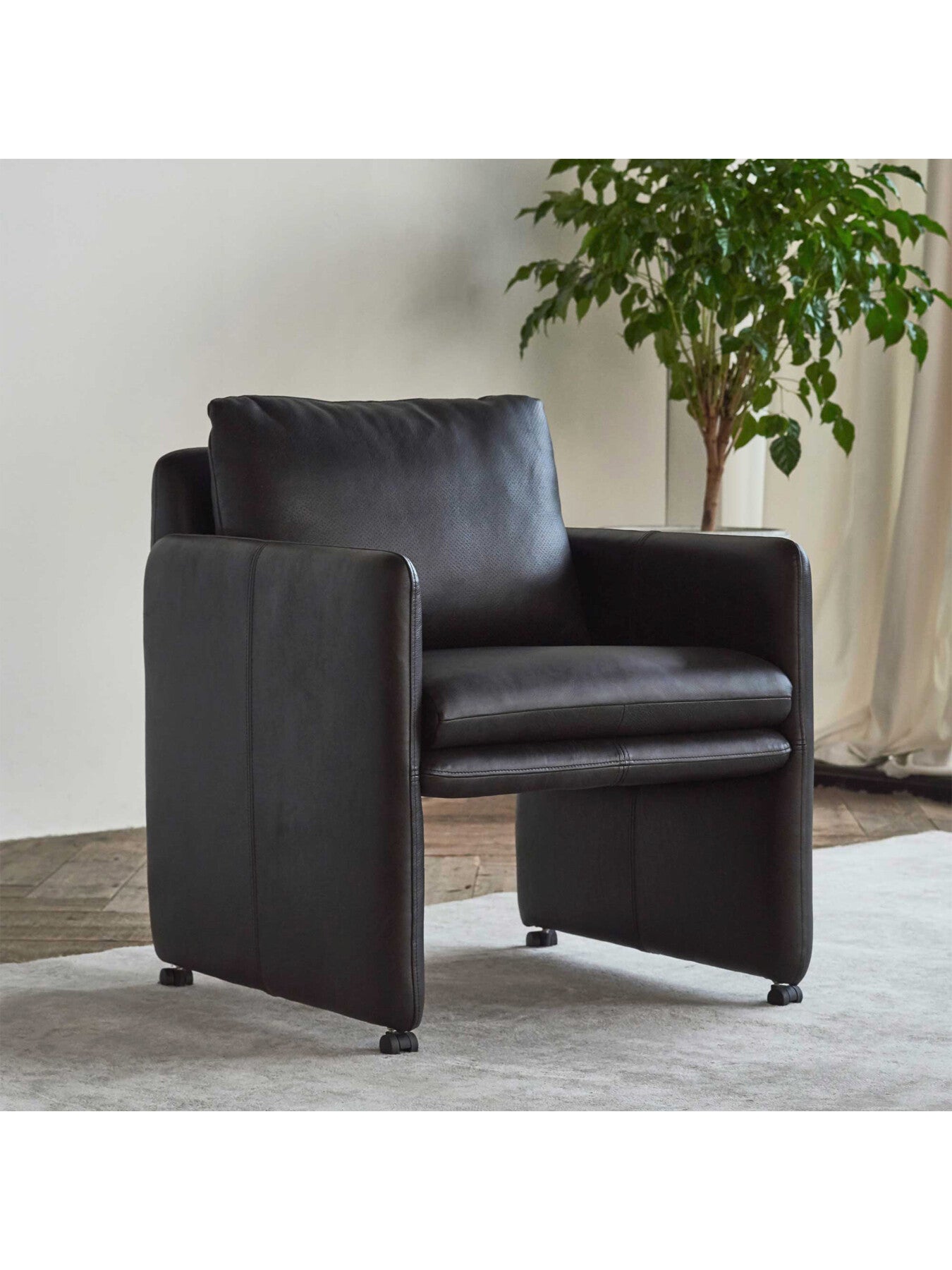 Casca Dark Leather Armchair On Wheels