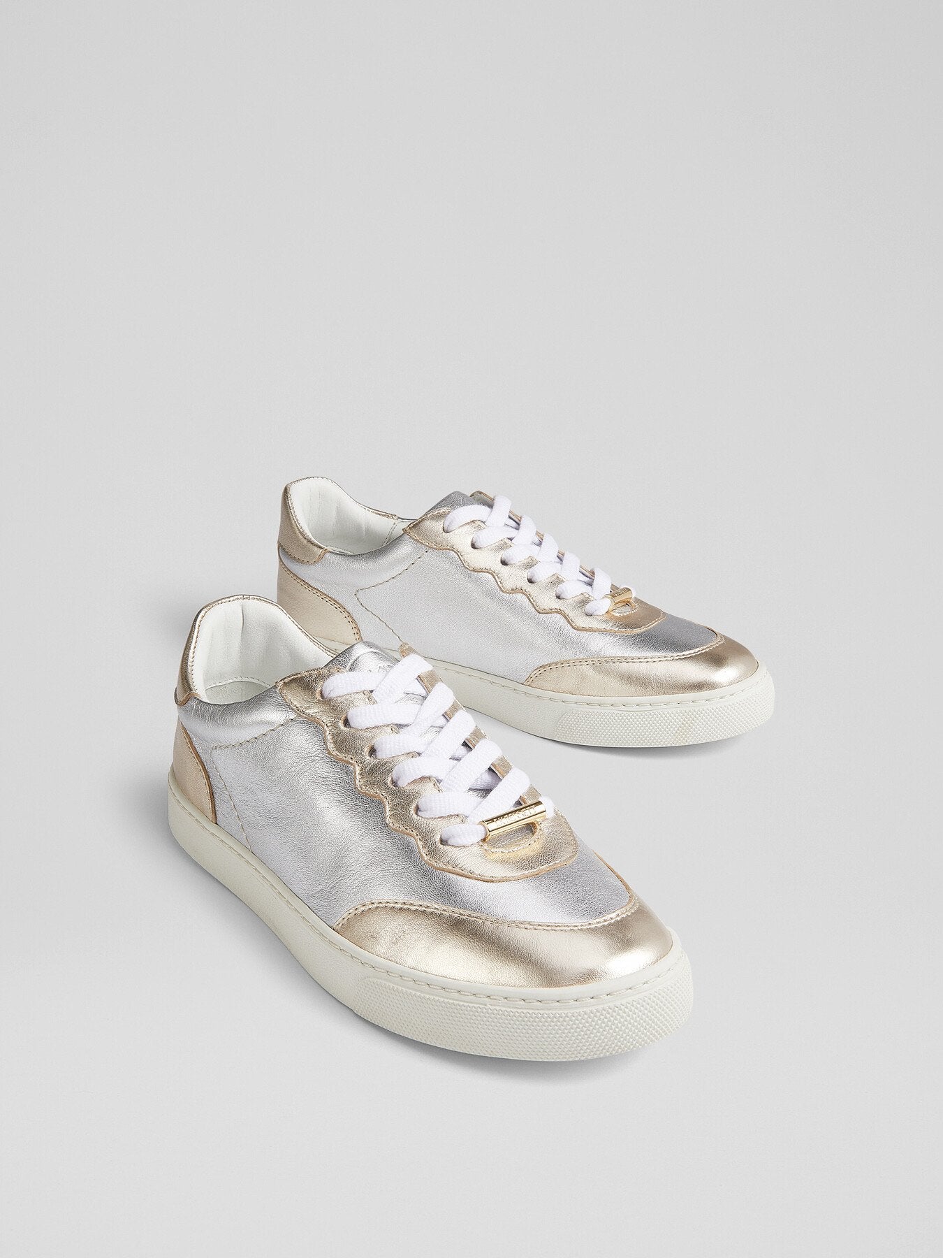 Signature Trench & Gold Classic Stud Trainer