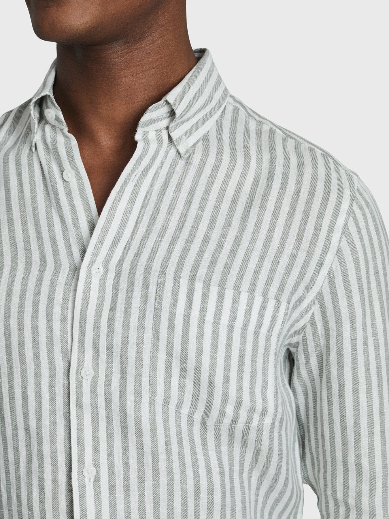 Queens Linen Button-Down Collar Striped Shirt