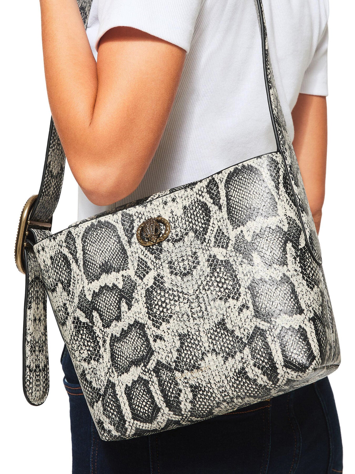 SMALL CHELSEA BUCKET BAG