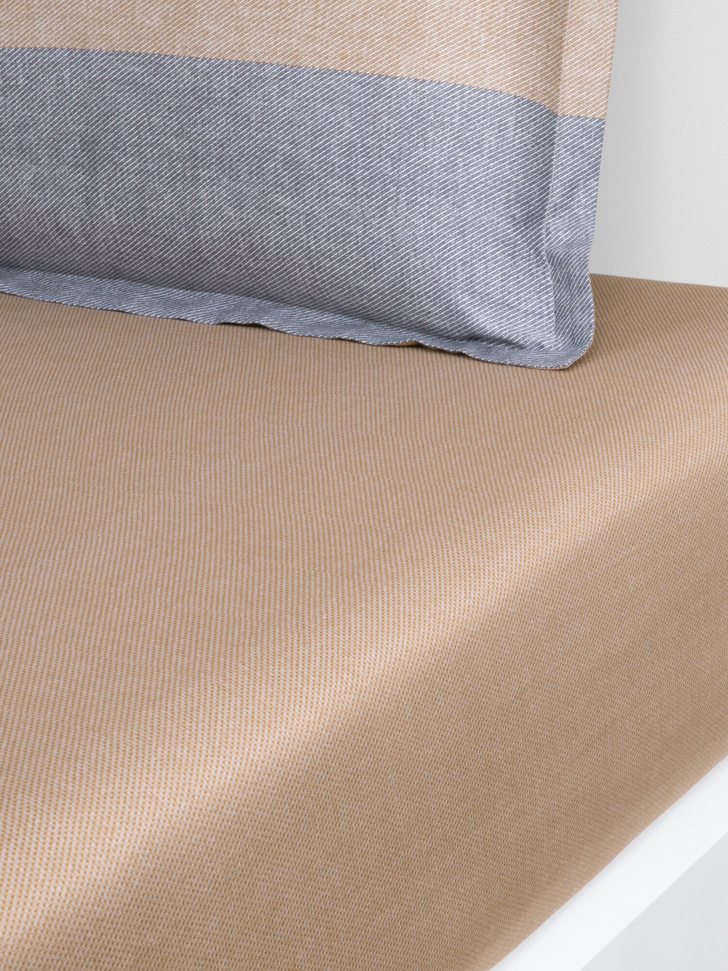 Iconic Stripe Fitted Sheet