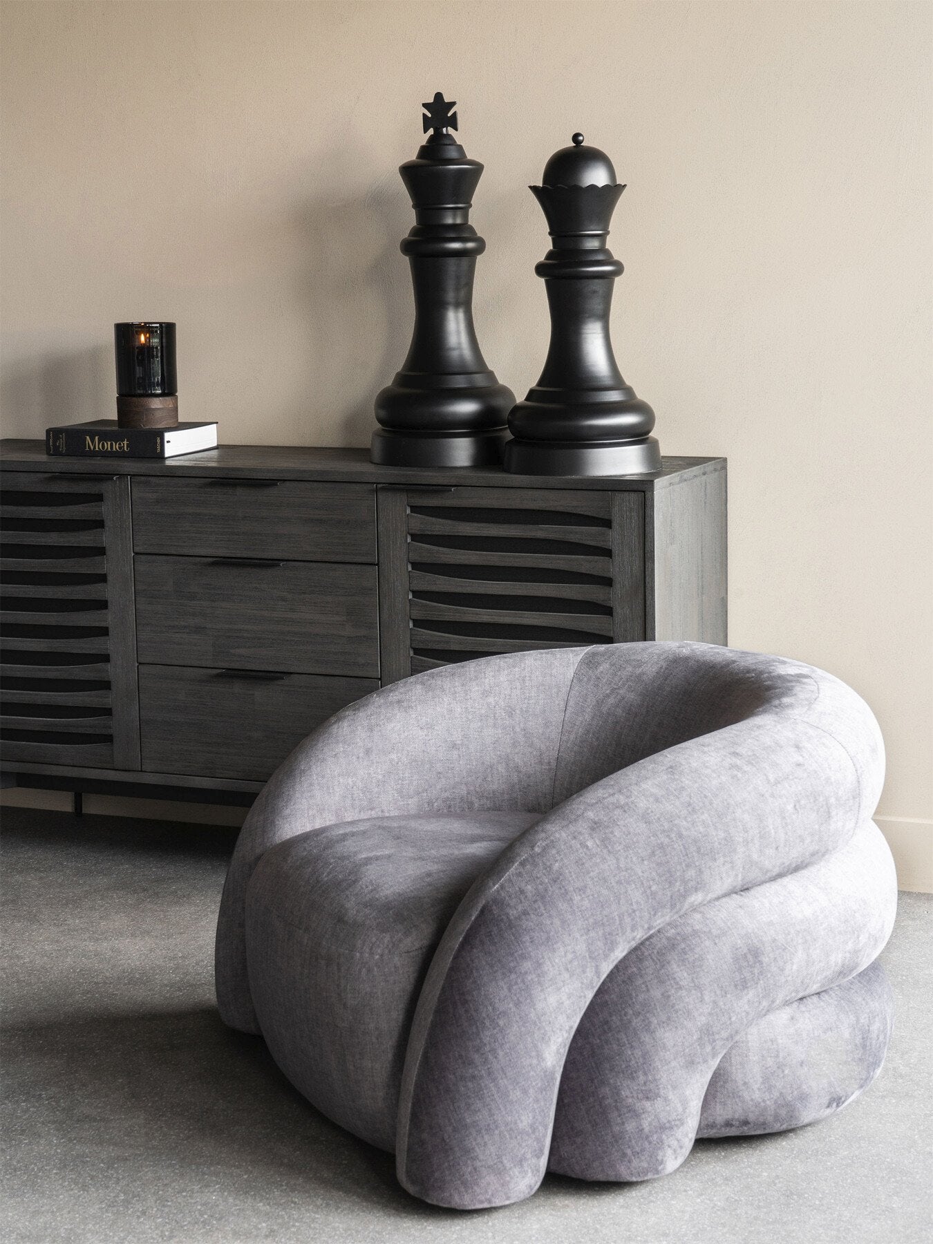 Decorative Queen in Finish