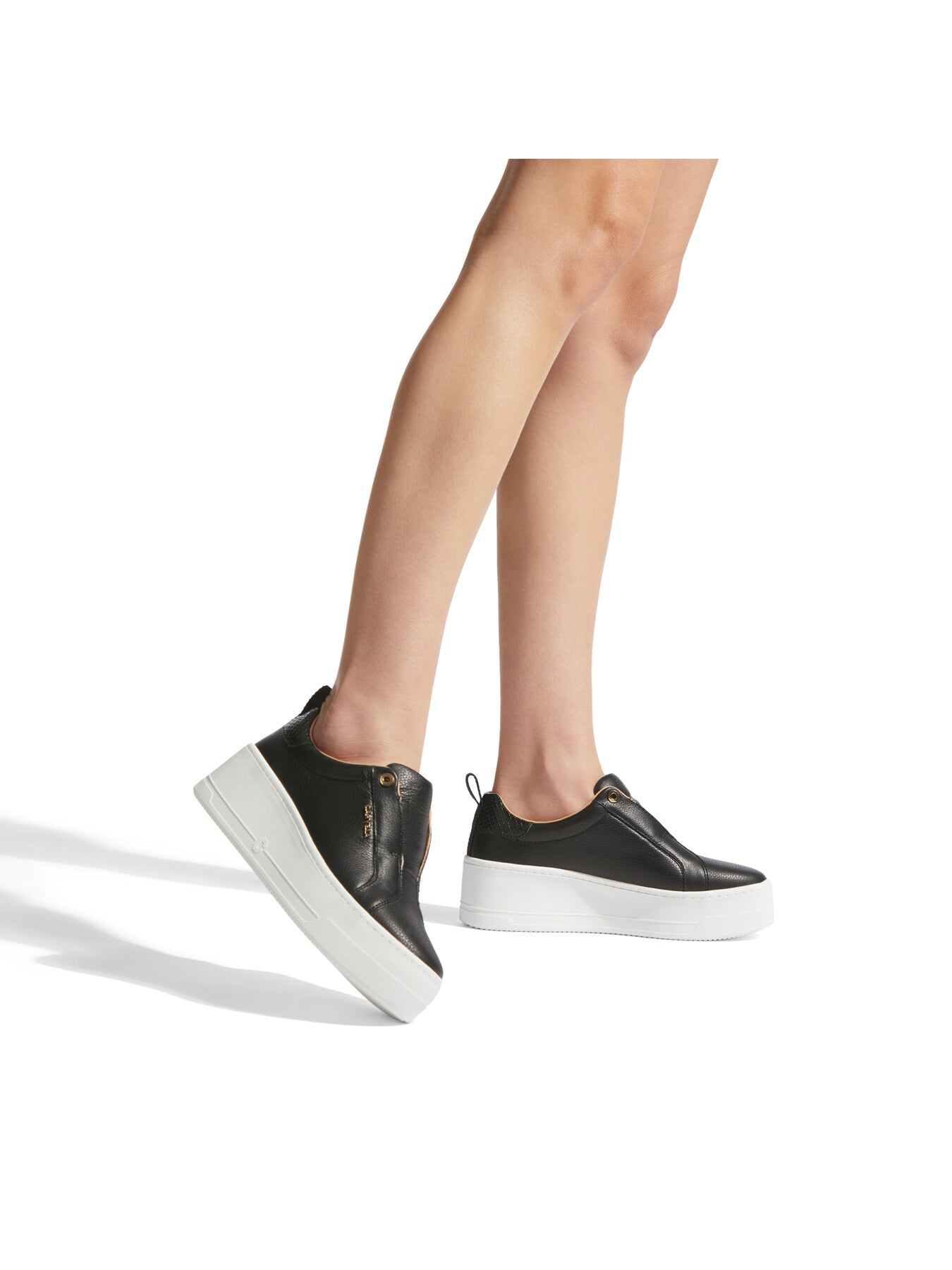 CONNECTED LACELESS