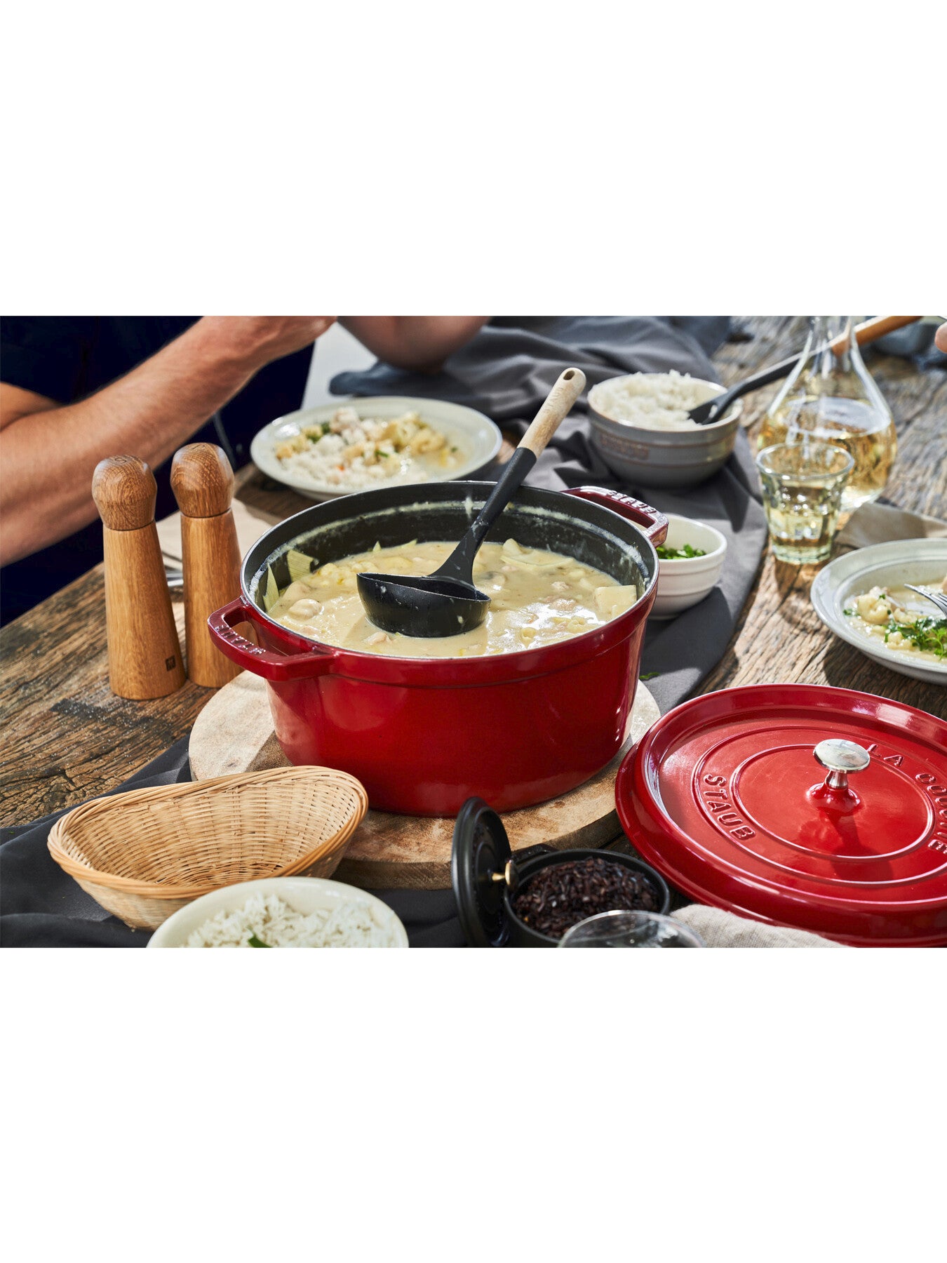 28cm Round Cocotte