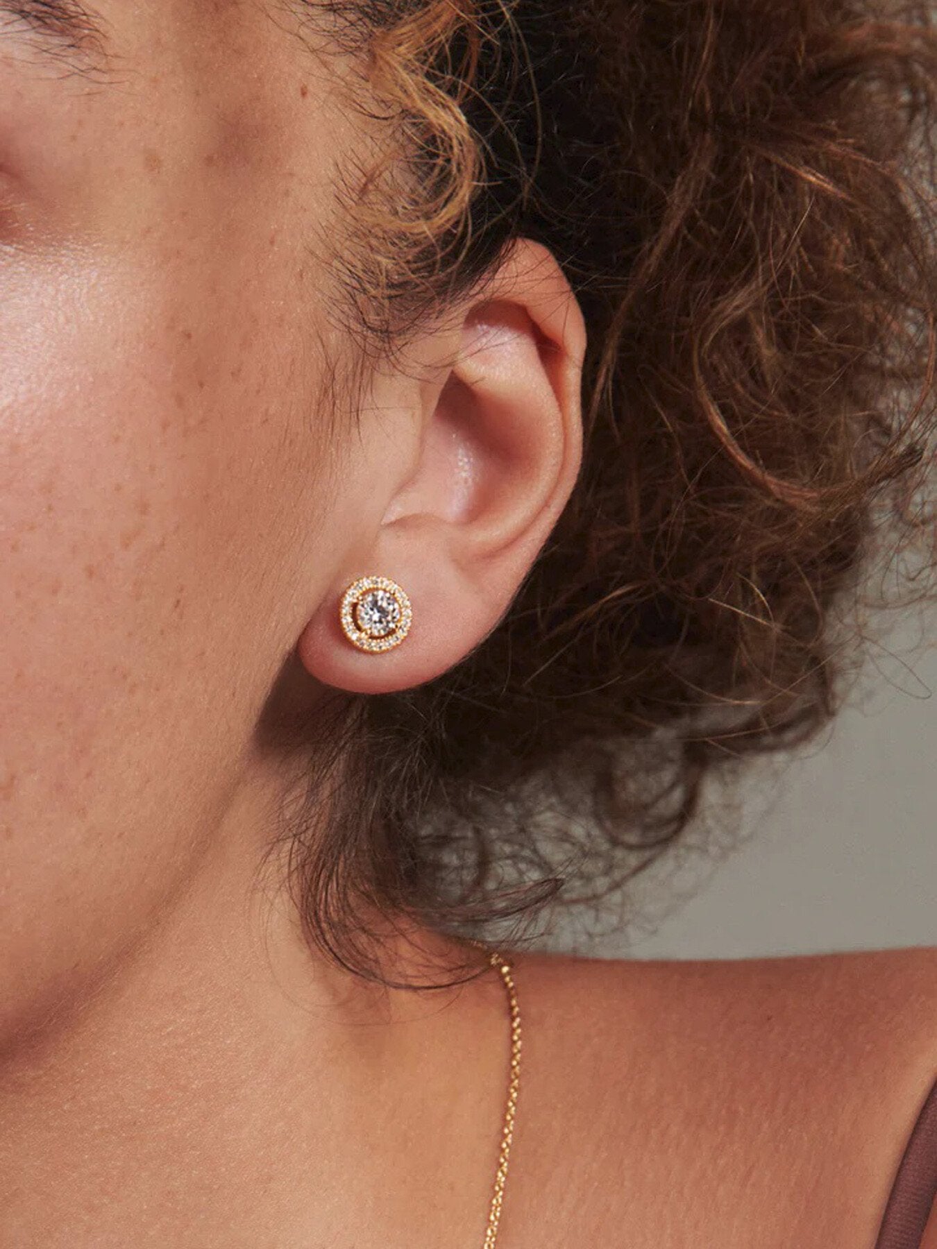 Gwen Round Borderset Studs
