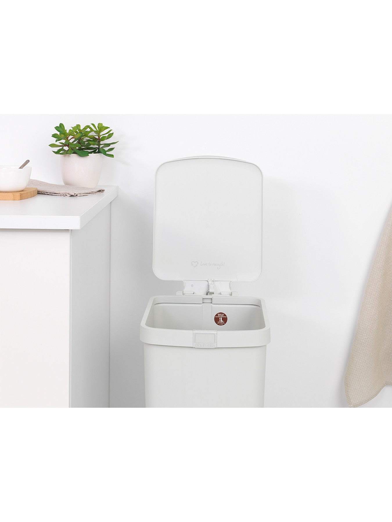 StepUp Pedal Bin