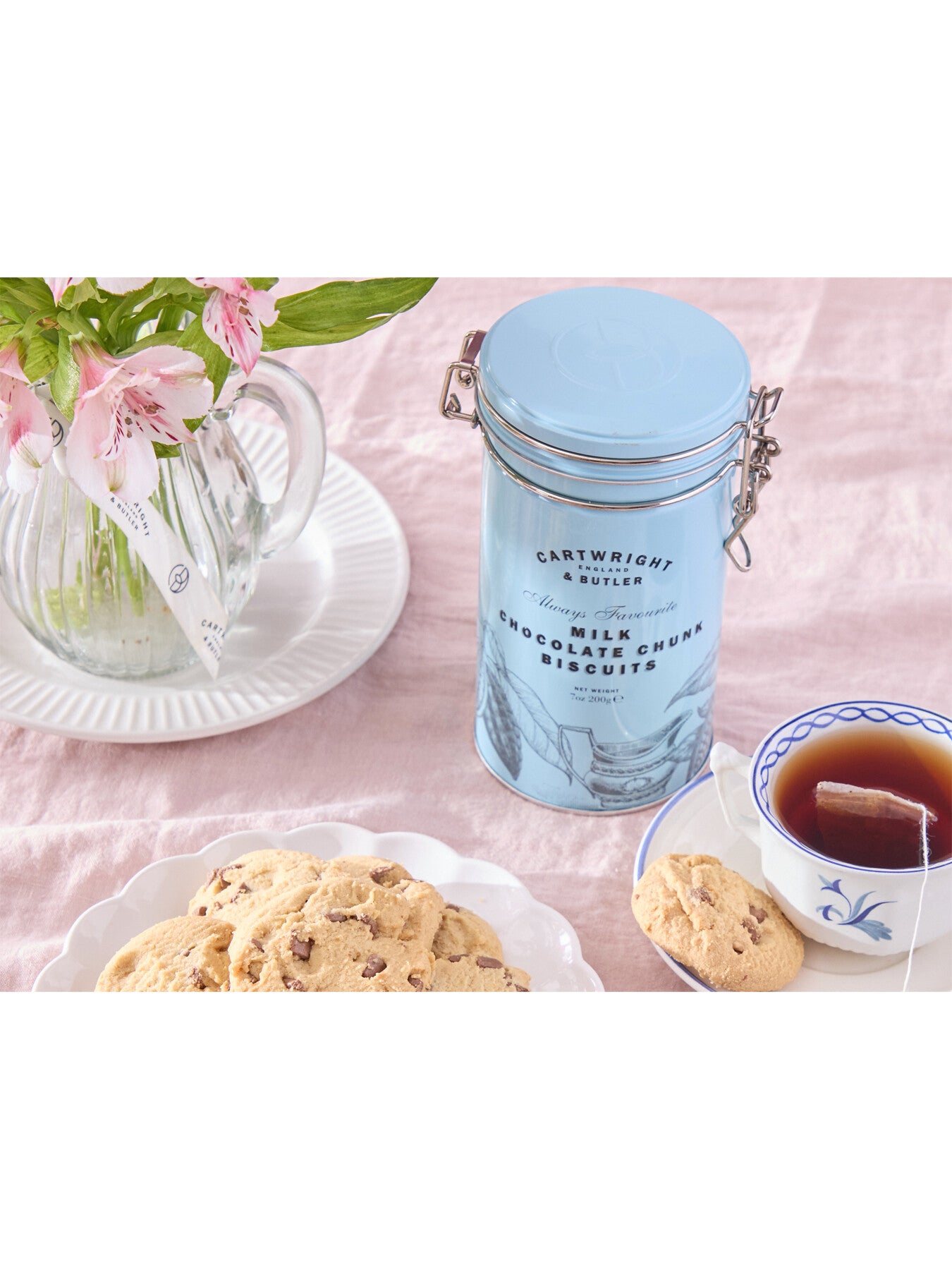 Milk Chocolate Chunk Biscuits in Tin 200g