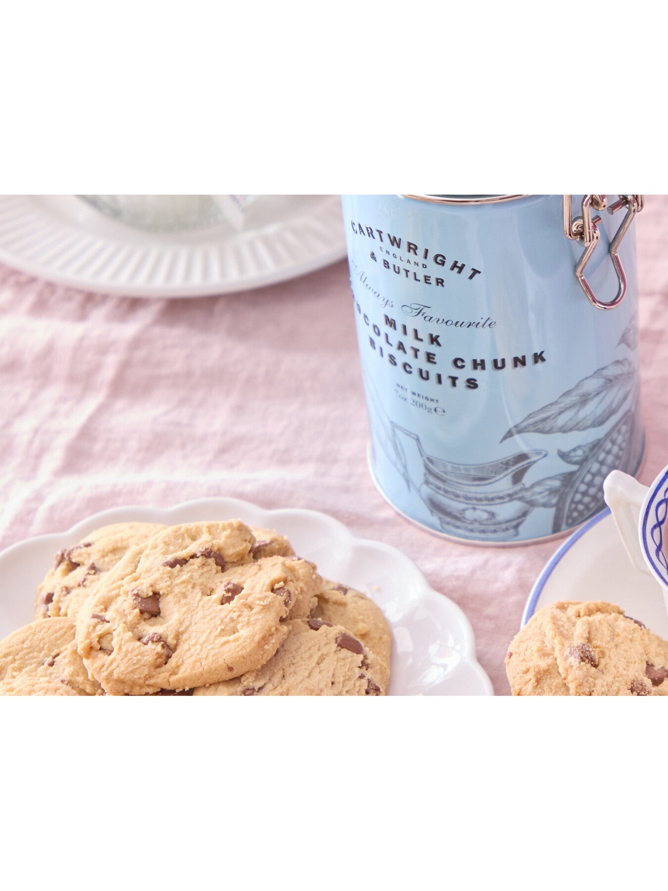 Milk Chocolate Chunk Biscuits in Tin 200g
