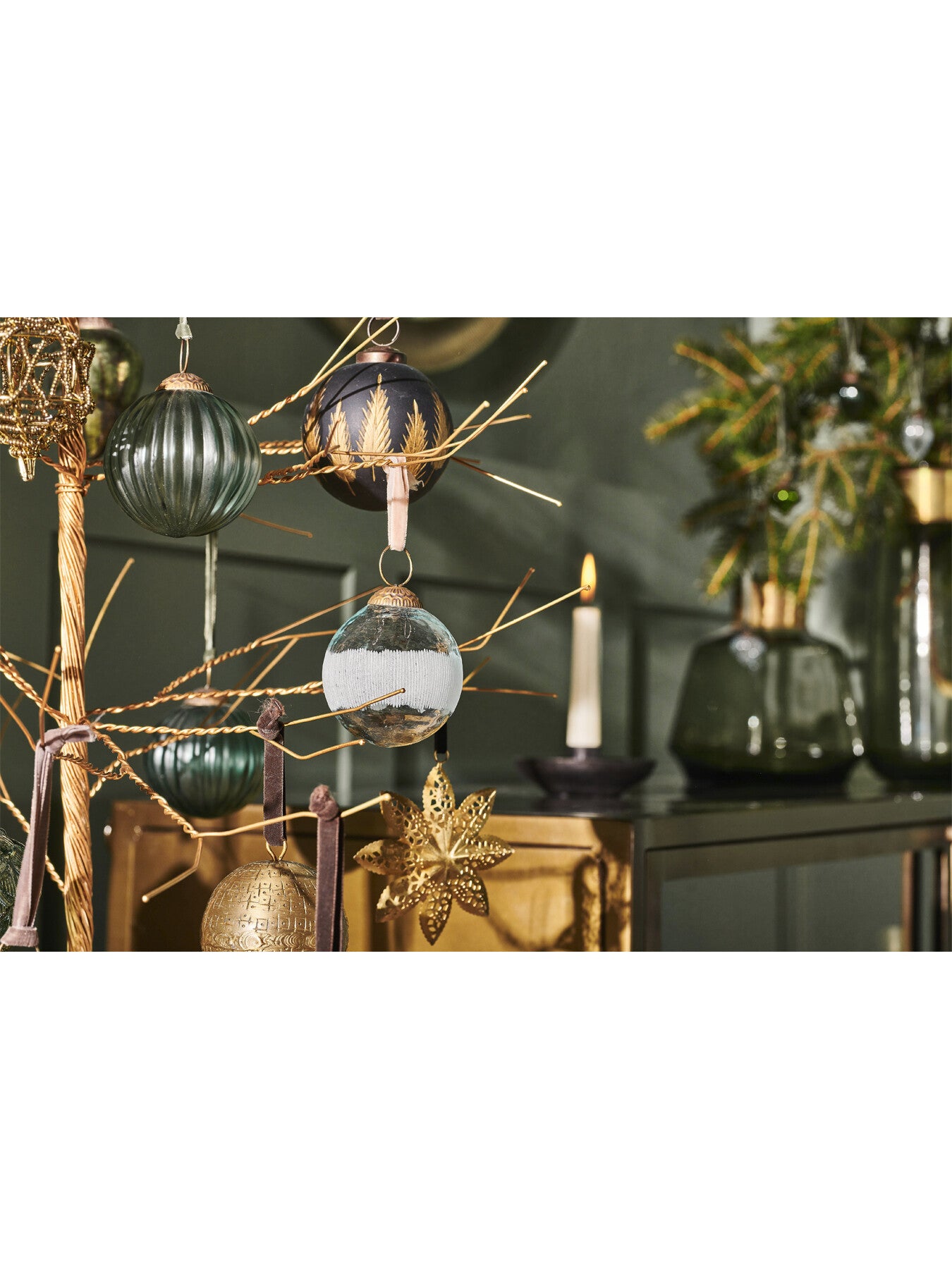 Hara Baubles Set of 4