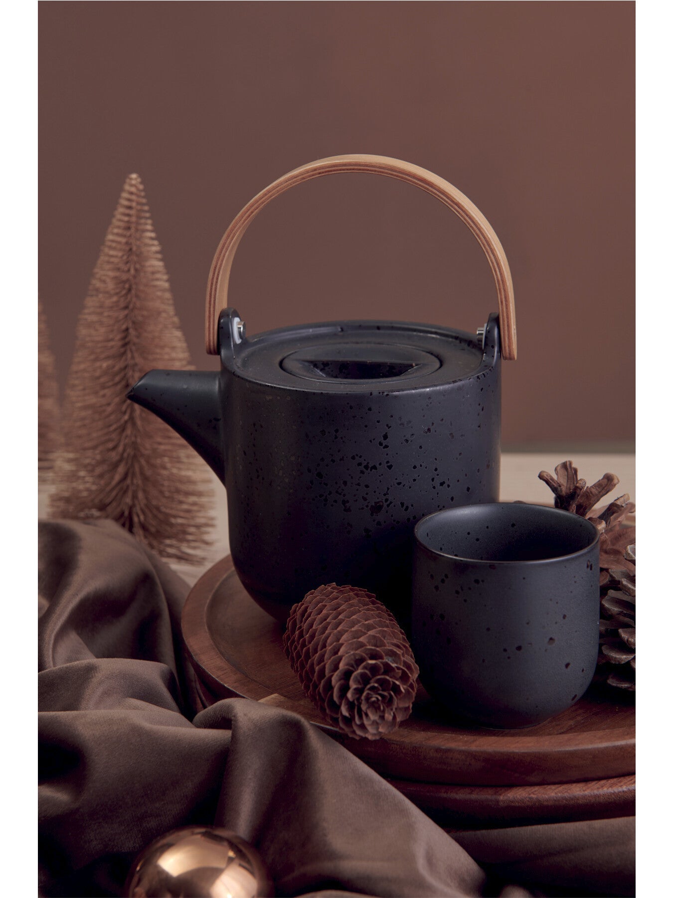 Coppa Kuro Teapot with Wooden Handle