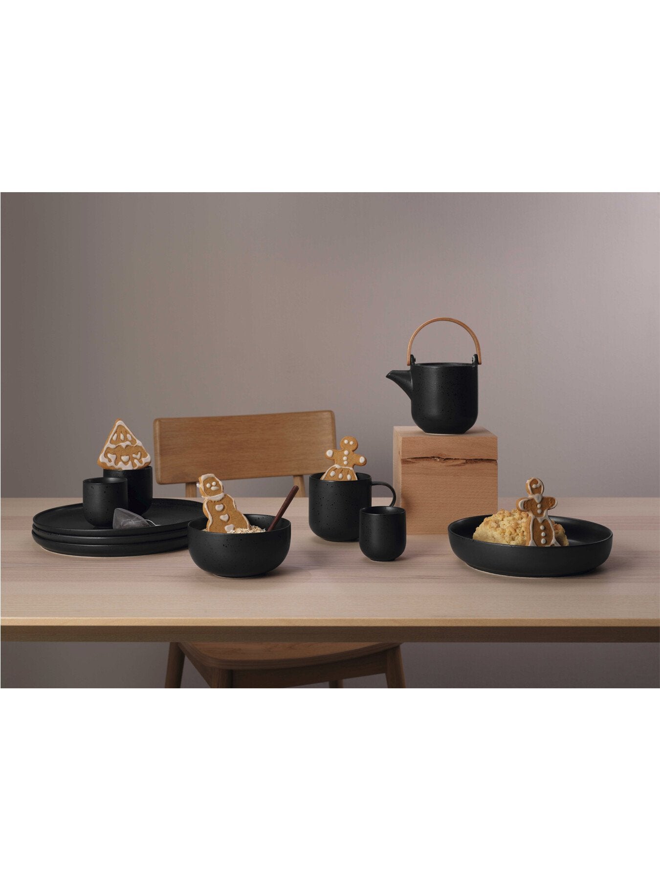 Coppa Kuro Teapot with Wooden Handle