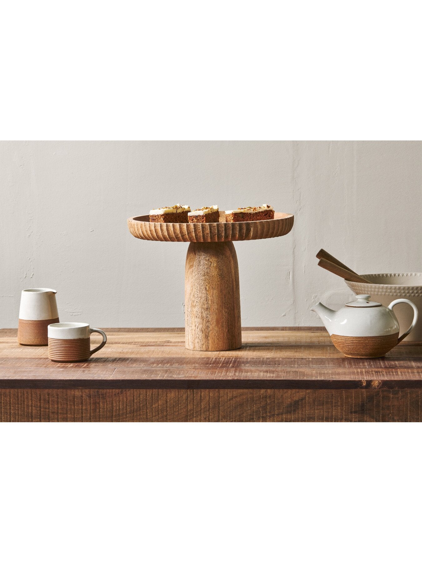 Gavivi Mango Wood Stand Large