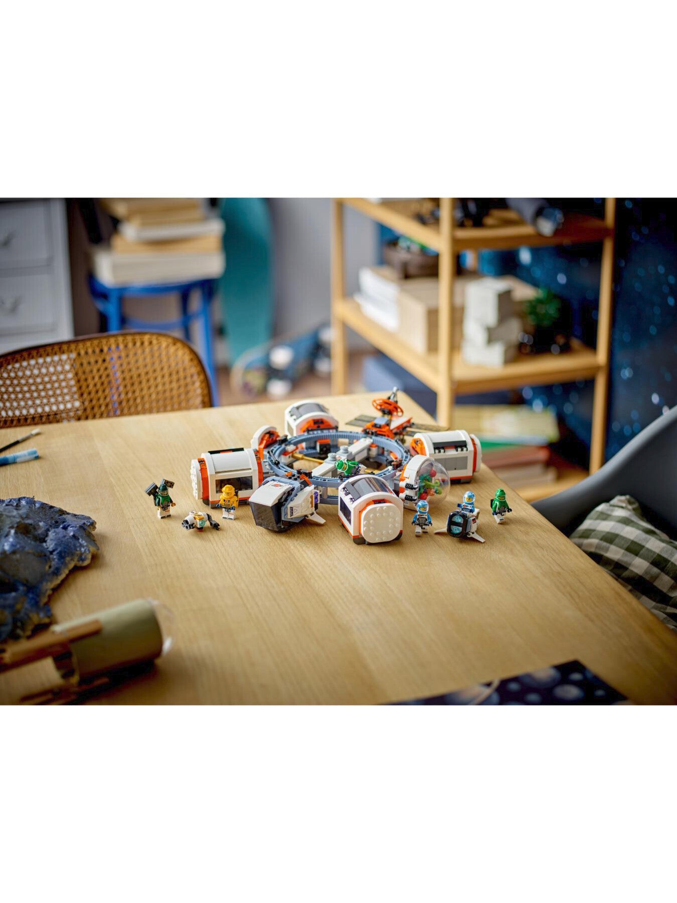 Modular Space Station 60433