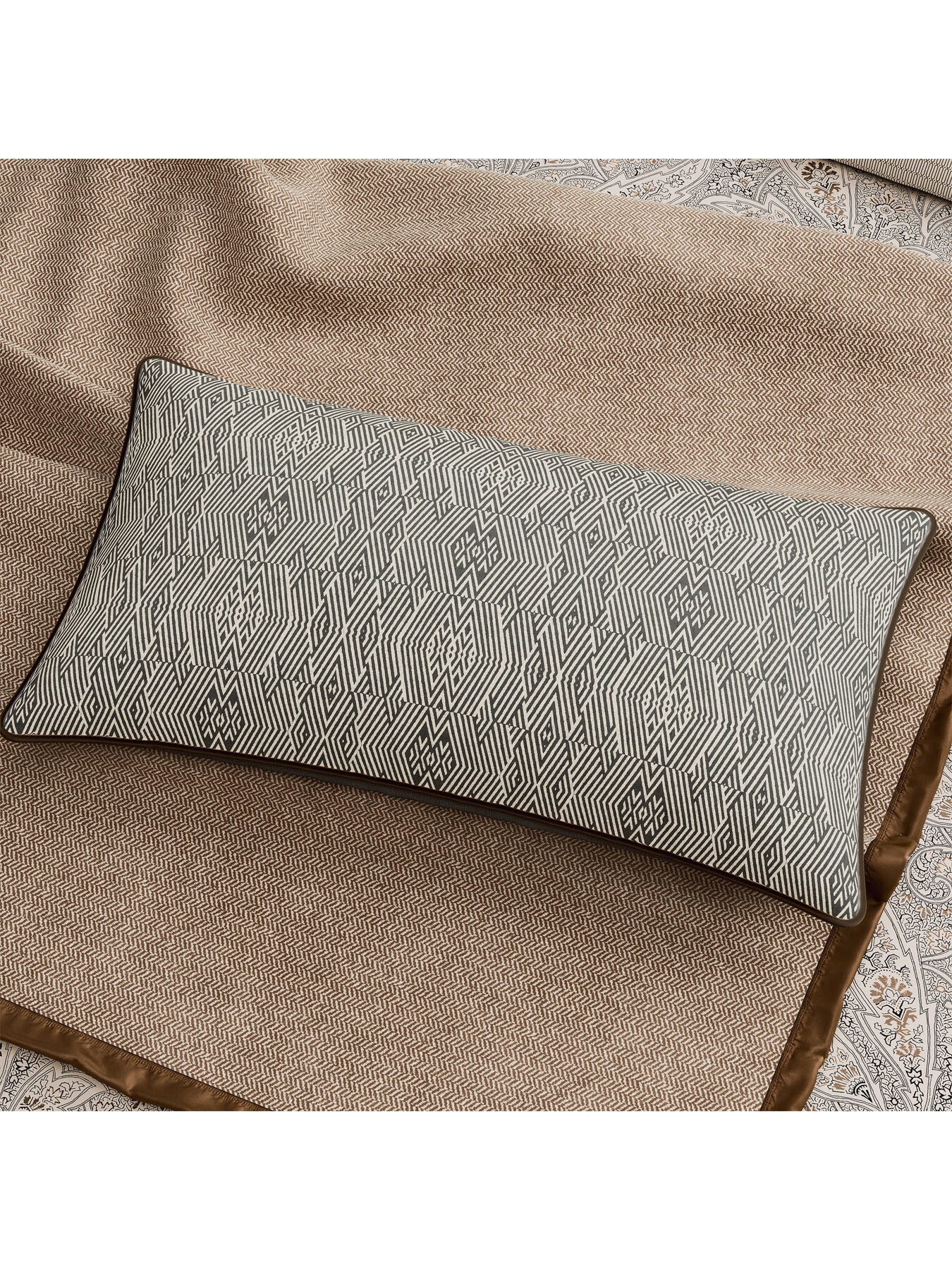 Umma Cushion