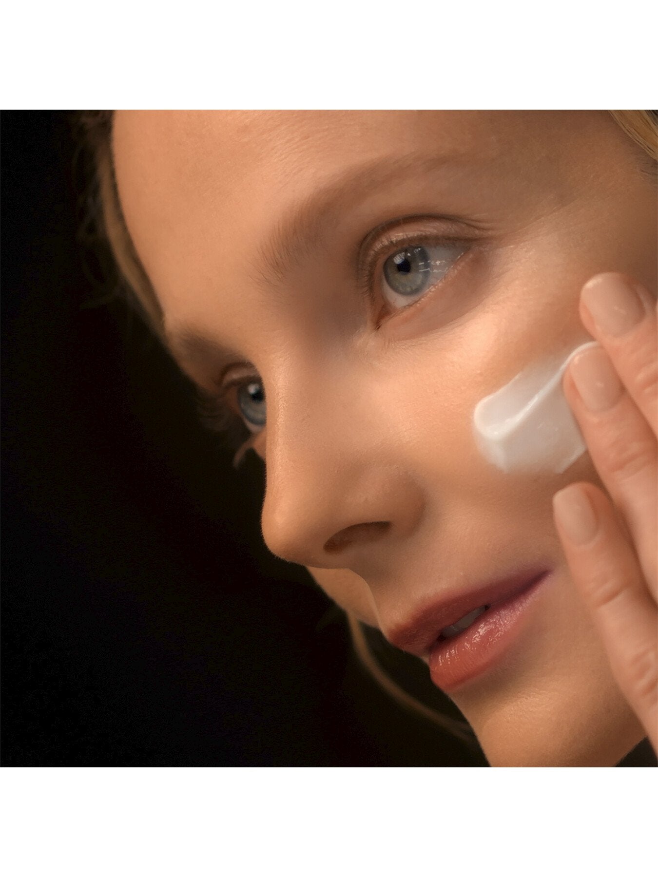Re-Nutriv Ultimate Diamond Transformative Brilliance Soft Crème Refill