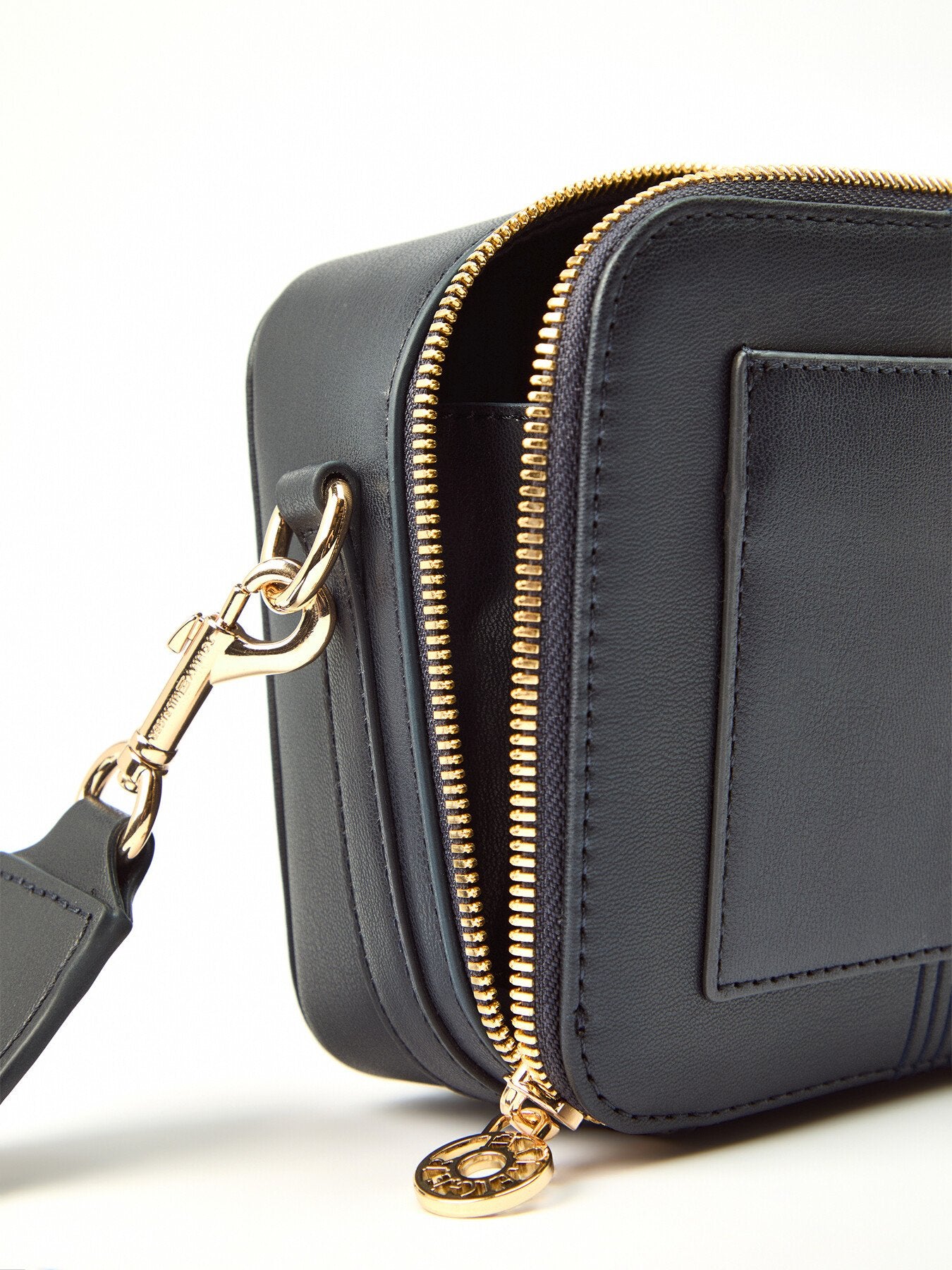 TH Distinct Camera Bag Corp