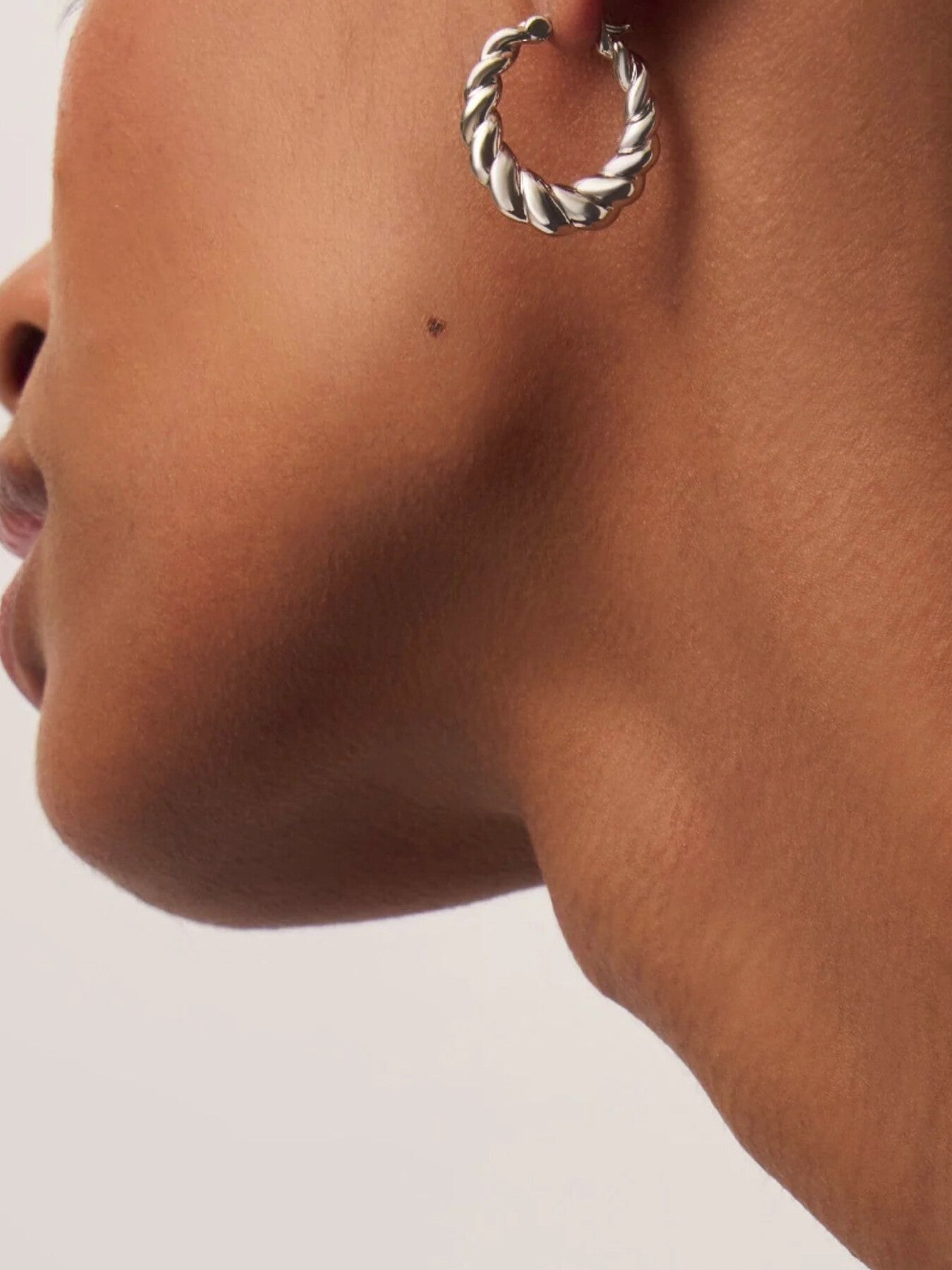 Twisted Tidal Medium Hoop Earrings