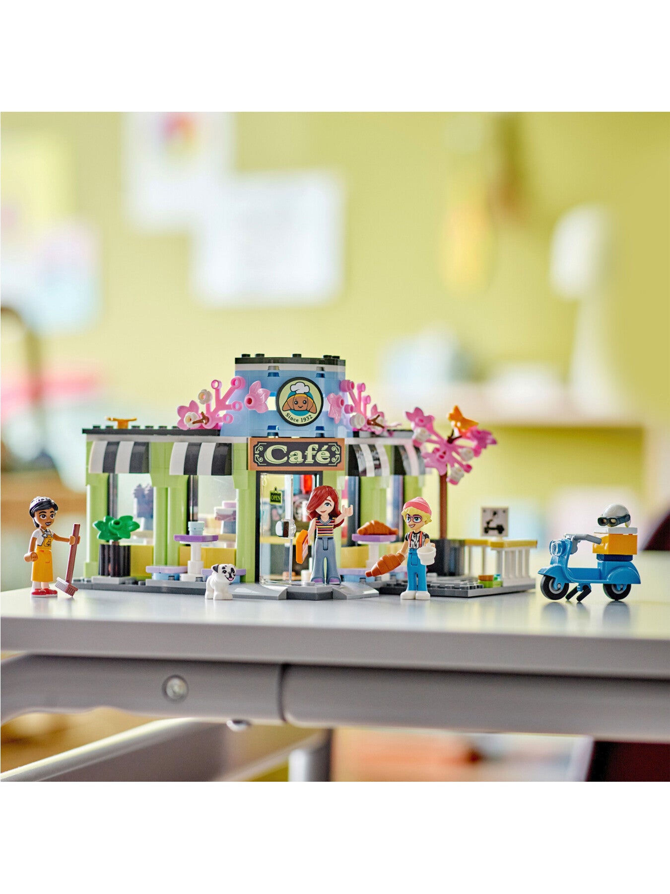 Heartlake City Café
