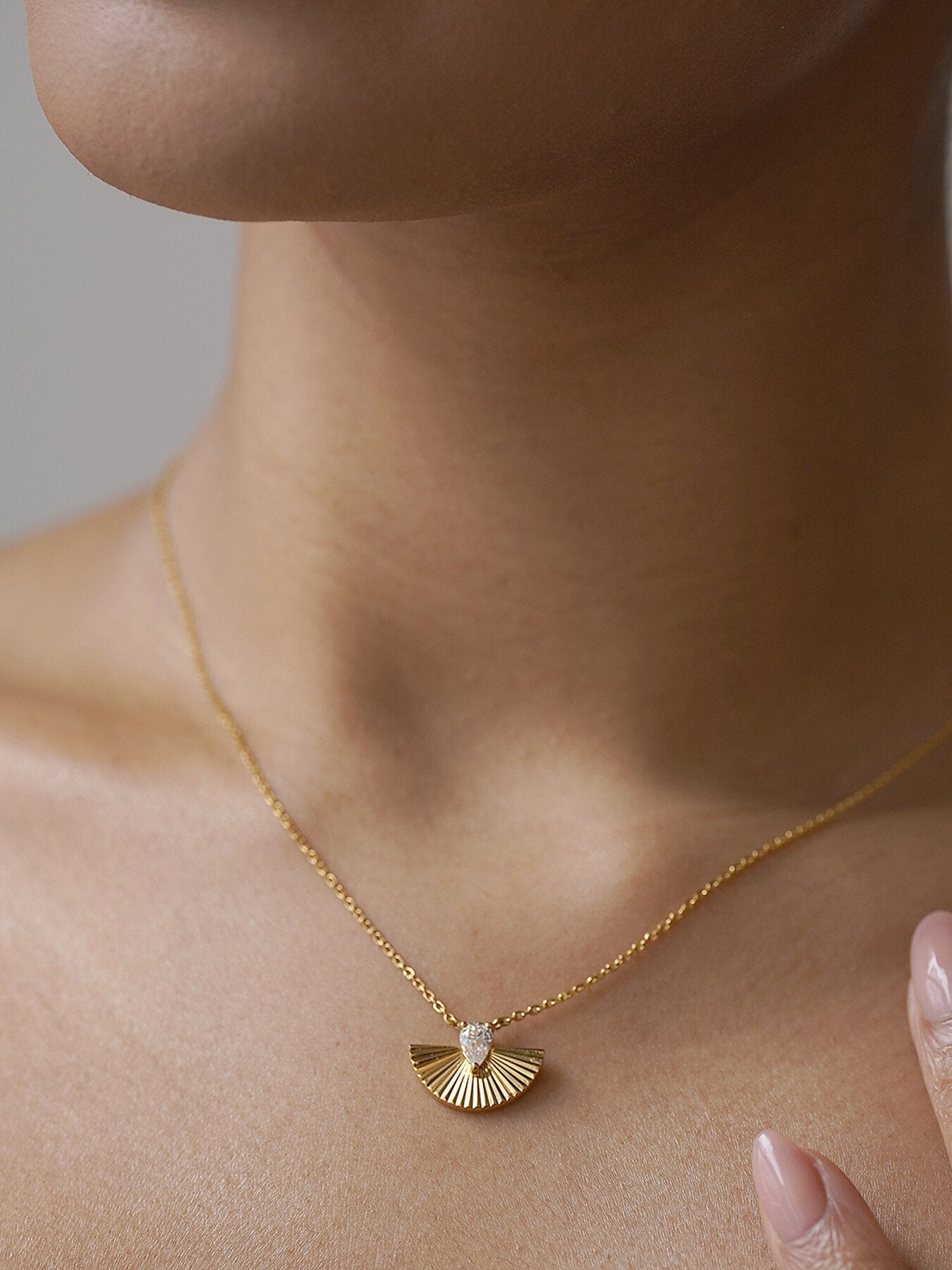 Celene Fan Necklace