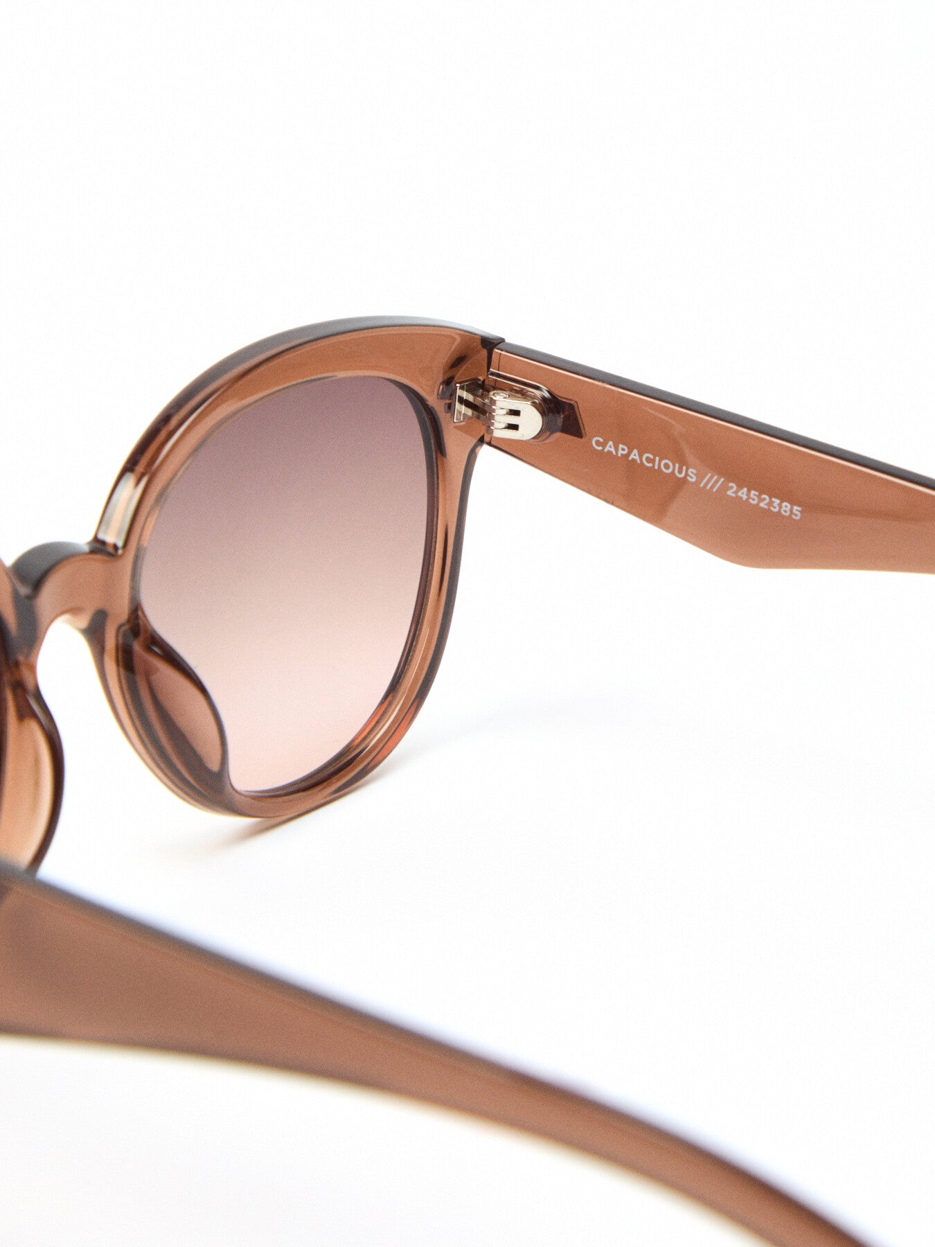 LSP2452385 Capacious Sunglasses