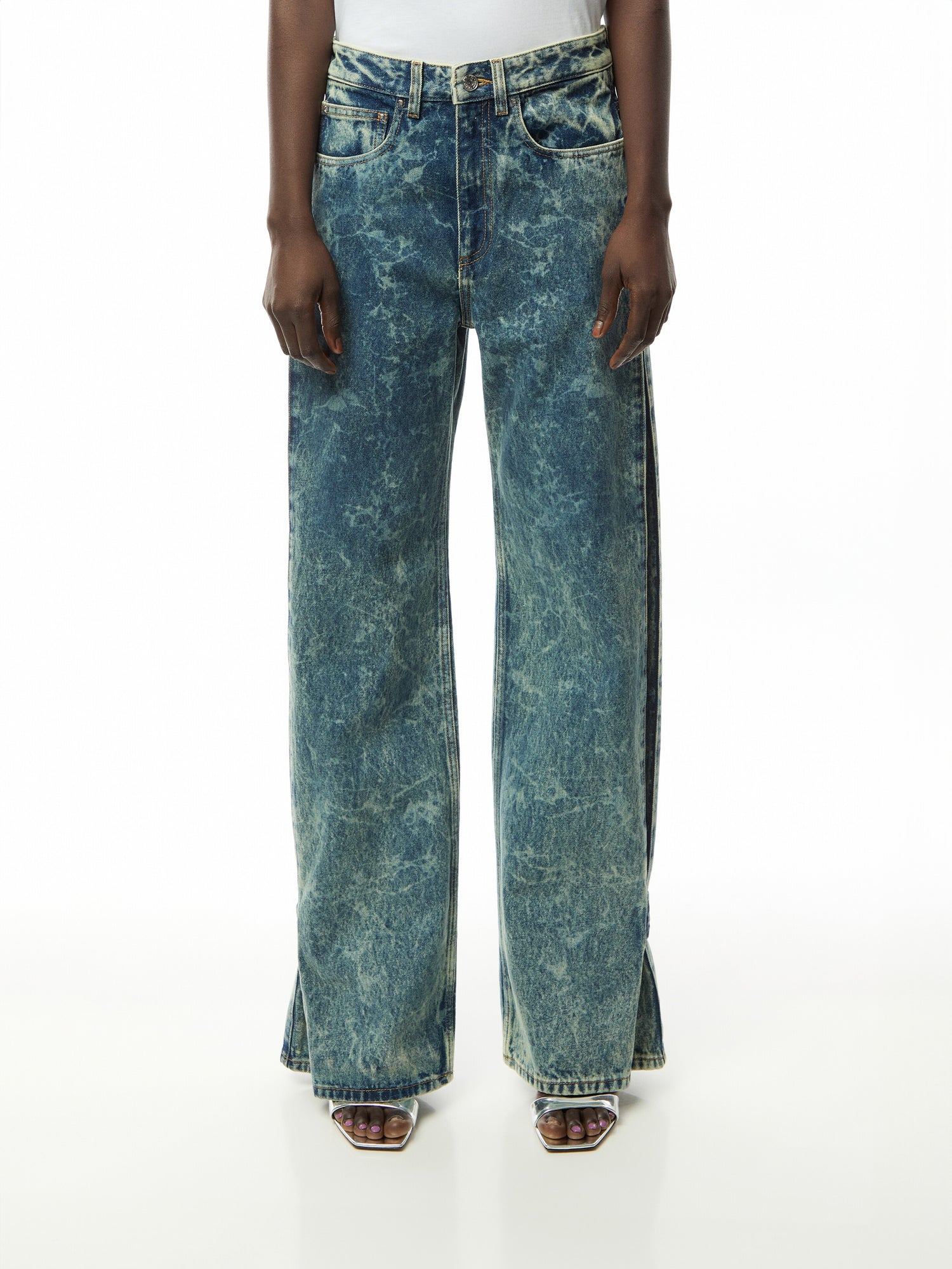 Wide-leg Jeans in Washed Denim